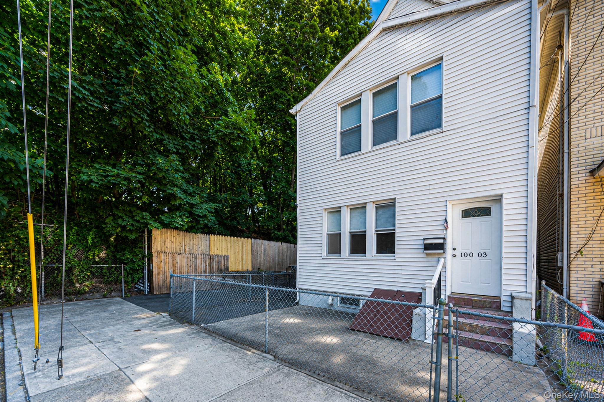 10003 88th Avenue Property Photo 2