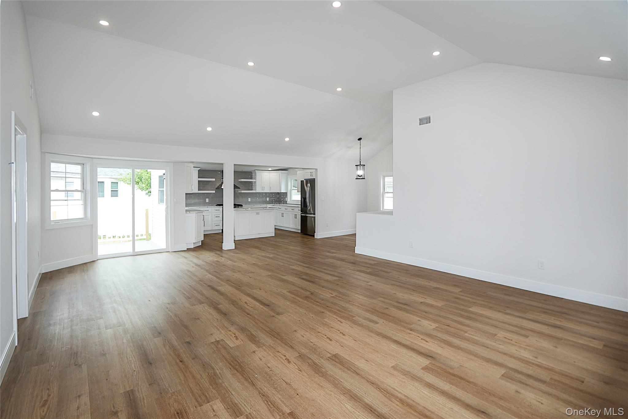 224 Hungry Harbor Road Property Photo 4