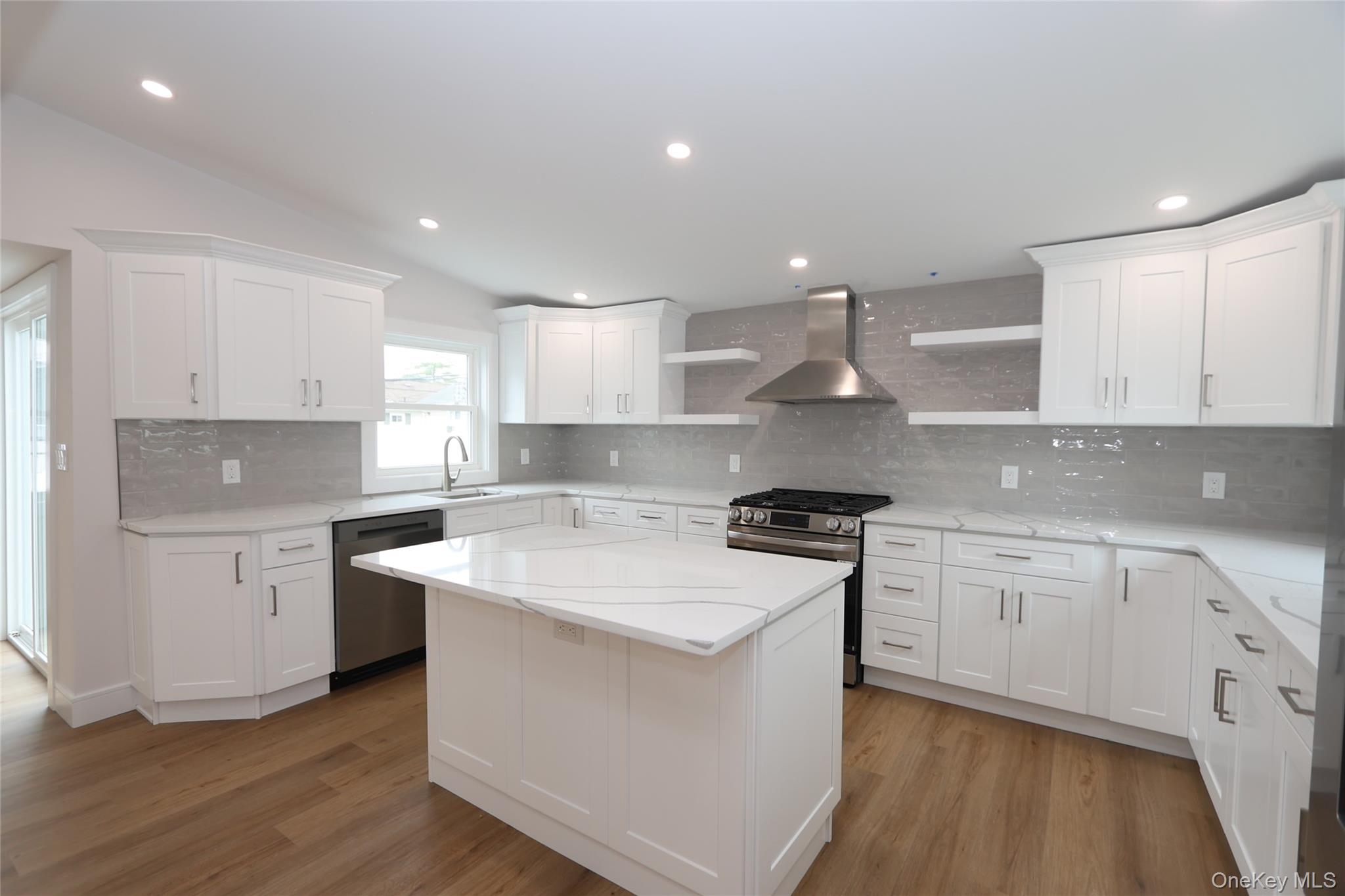 224 Hungry Harbor Road Property Photo 10