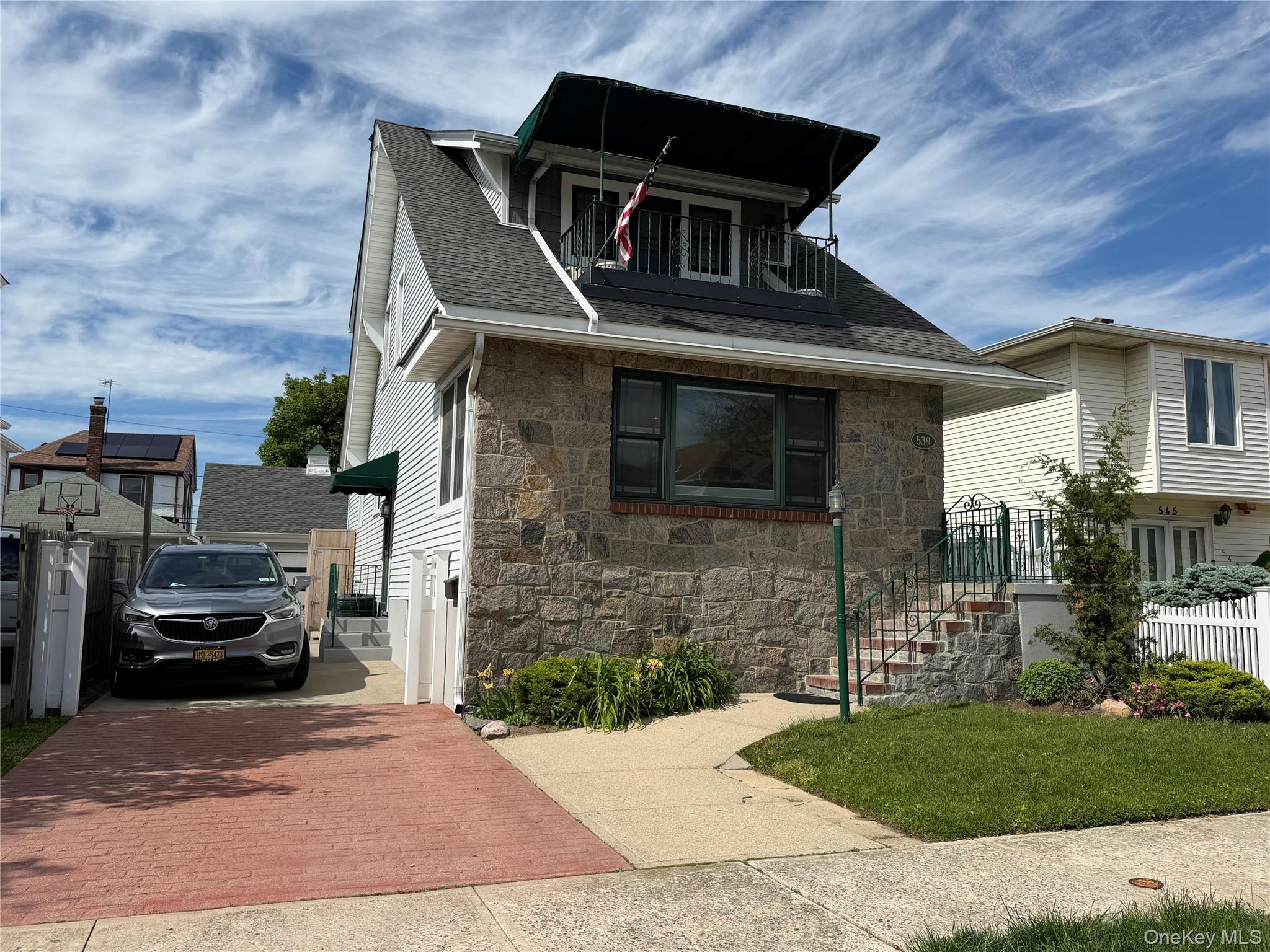 539 E Beech Street Property Photo 1