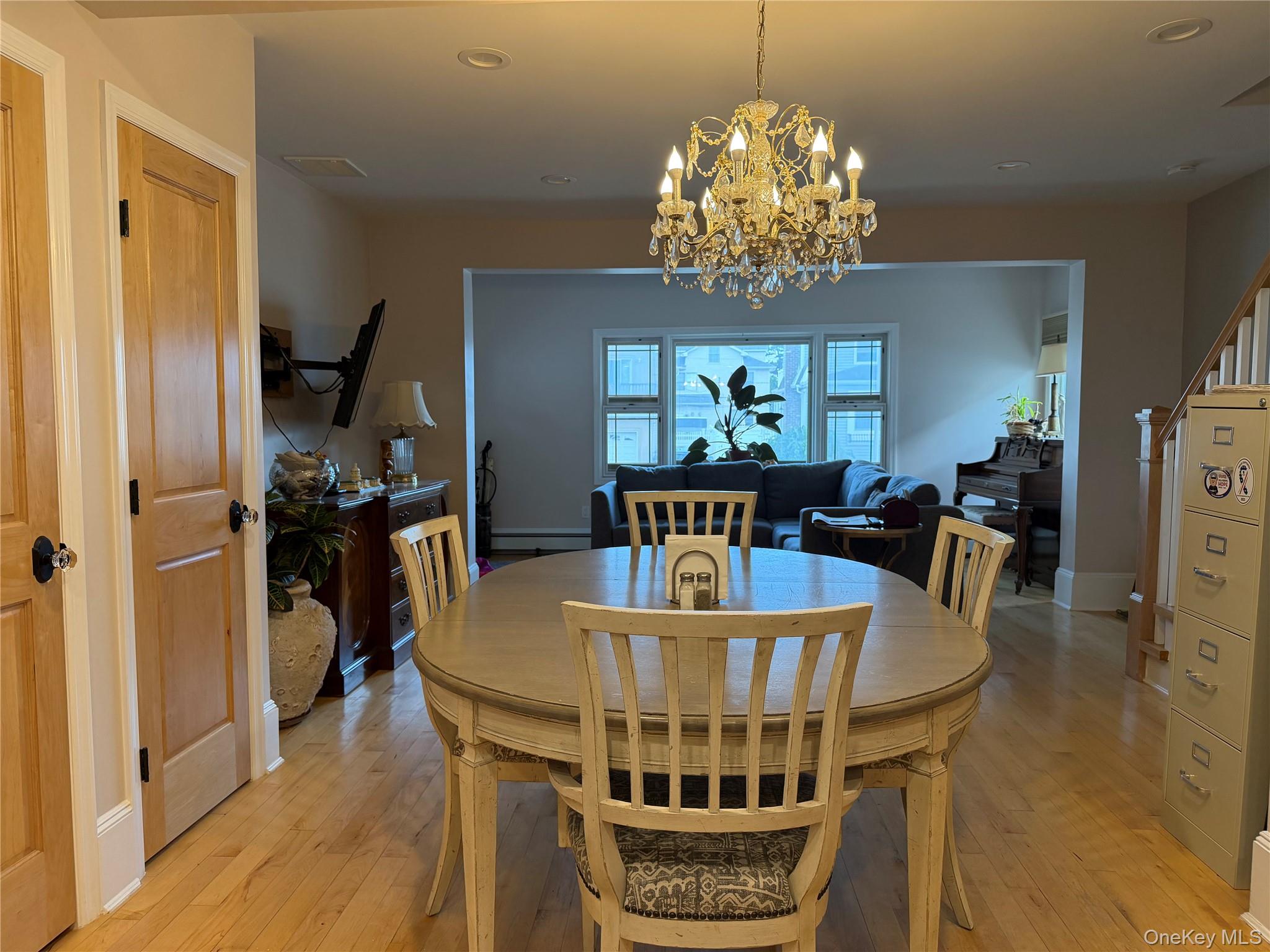539 E Beech Street Property Photo 4