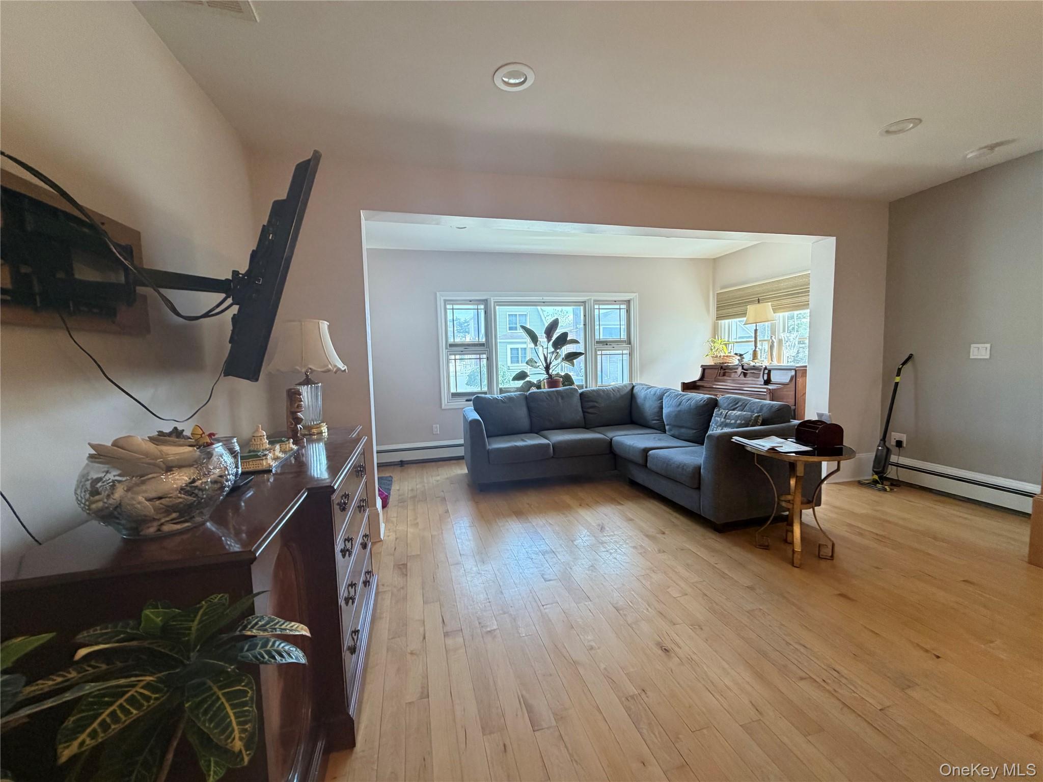 539 E Beech Street Property Photo 5