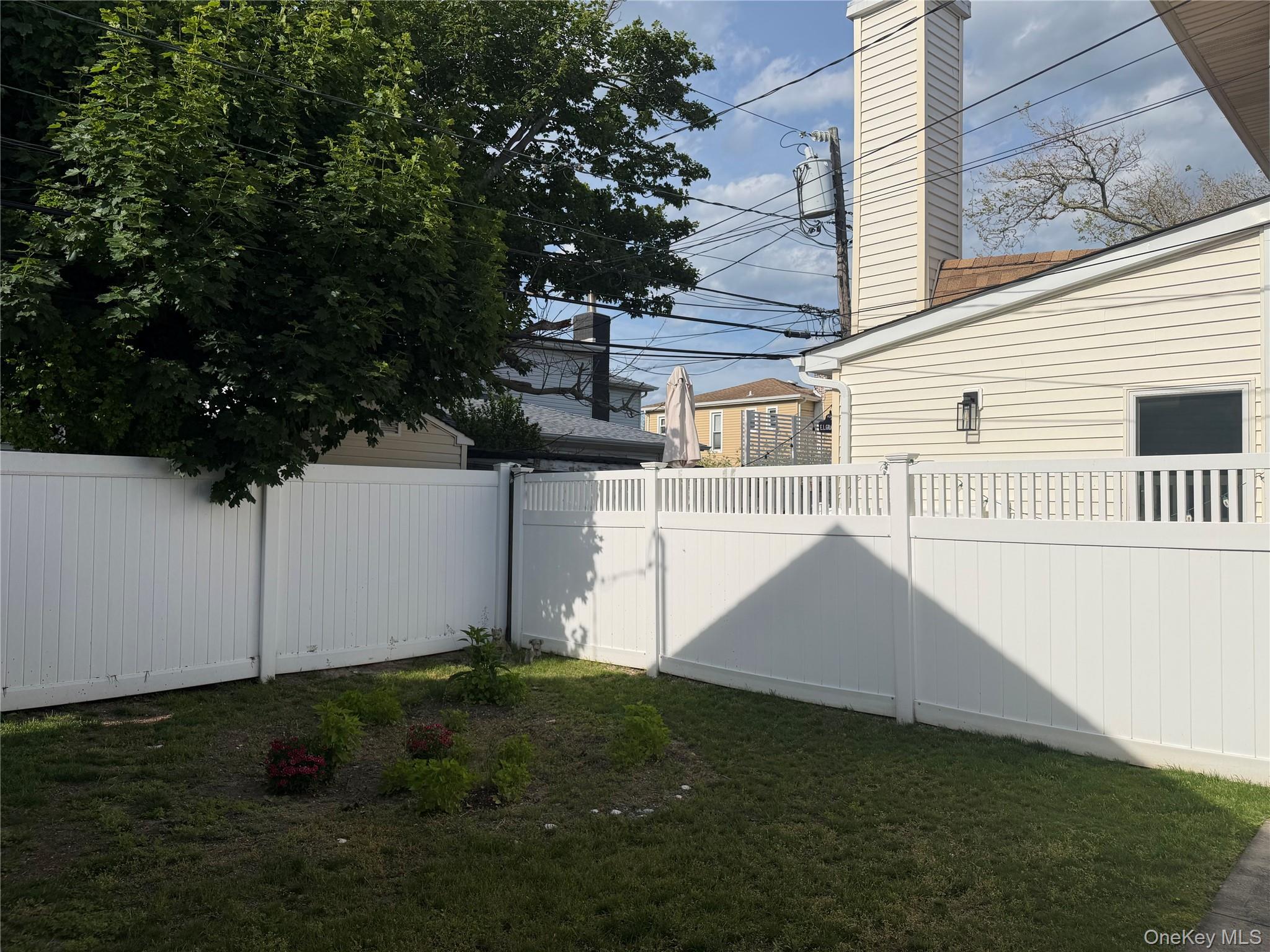 539 E Beech Street Property Photo 17