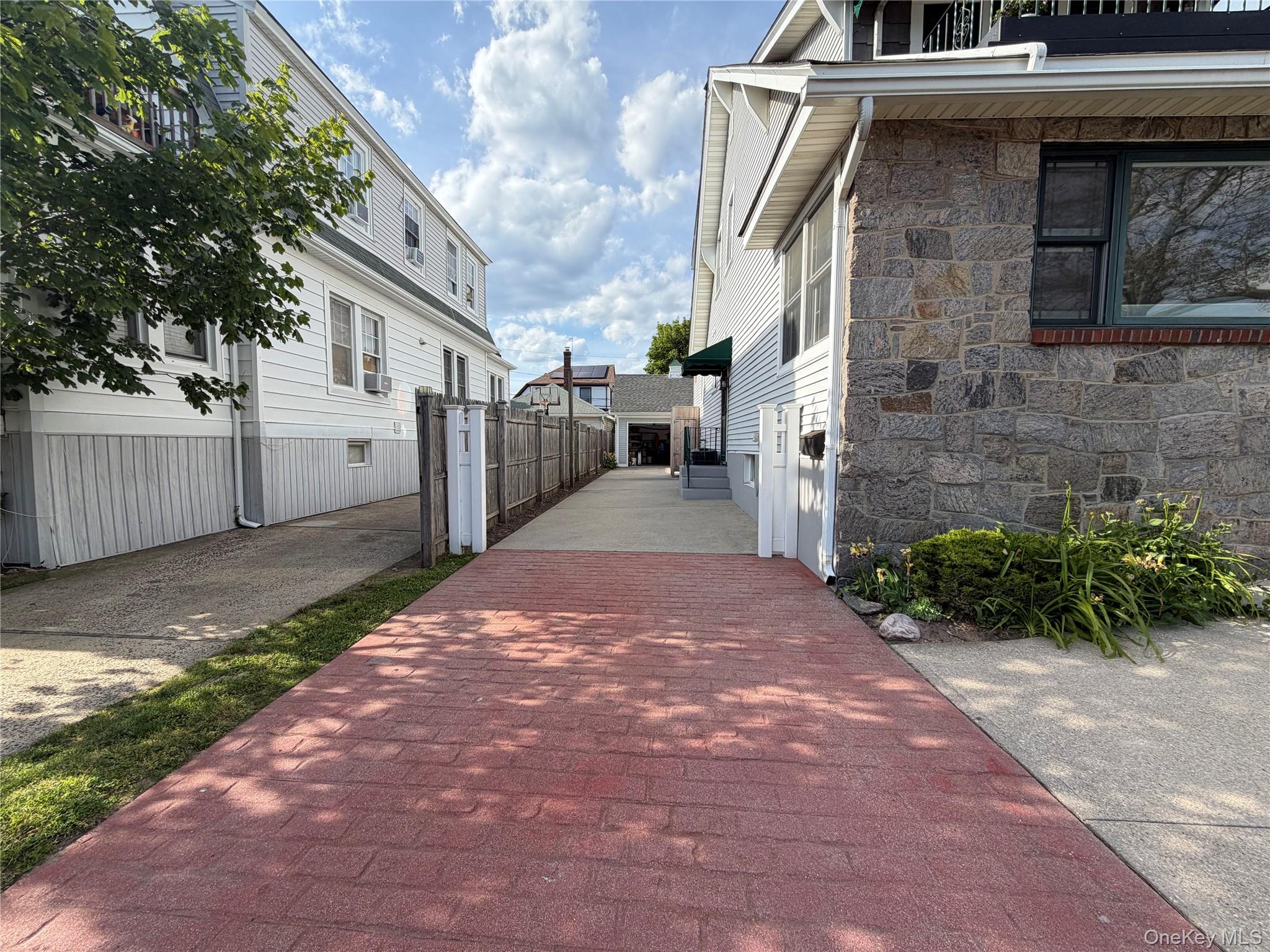 539 E Beech Street Property Photo 18