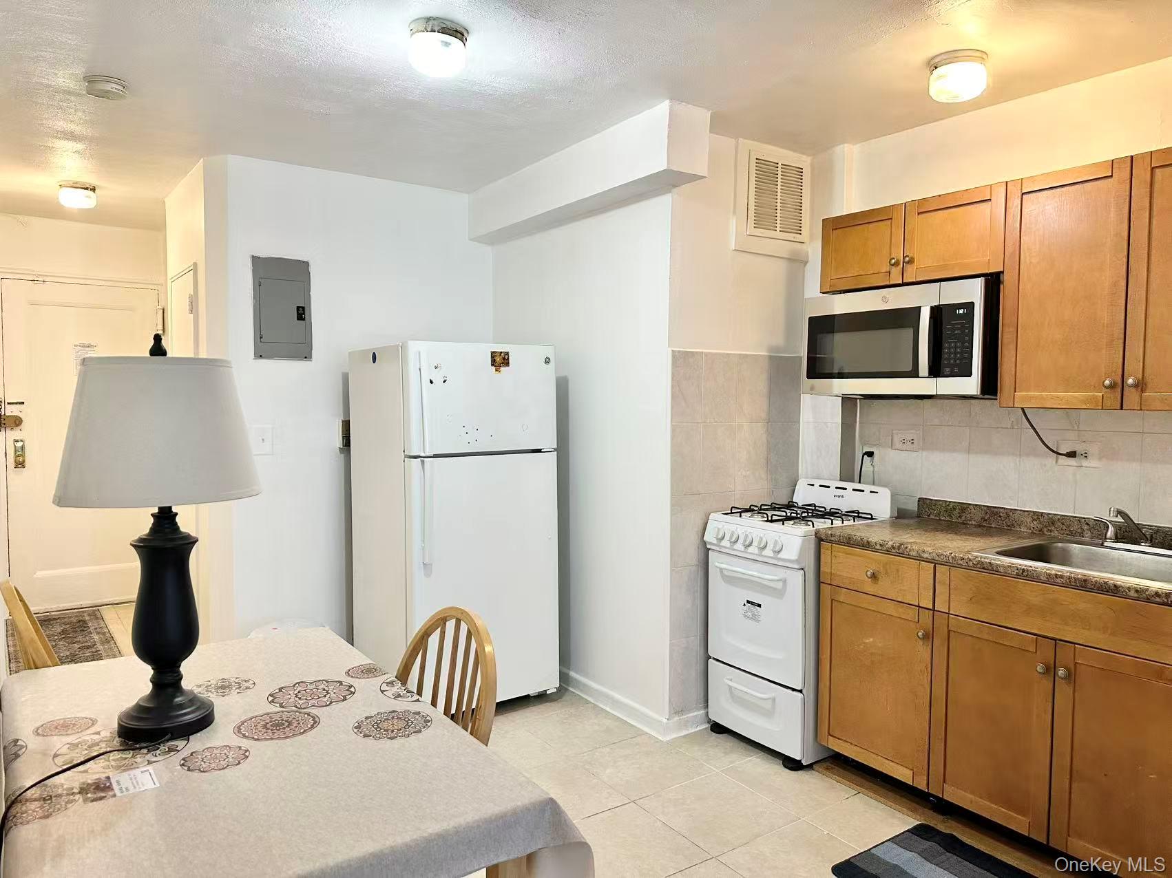 144-46 38th Avenue 2f Property Photo 3