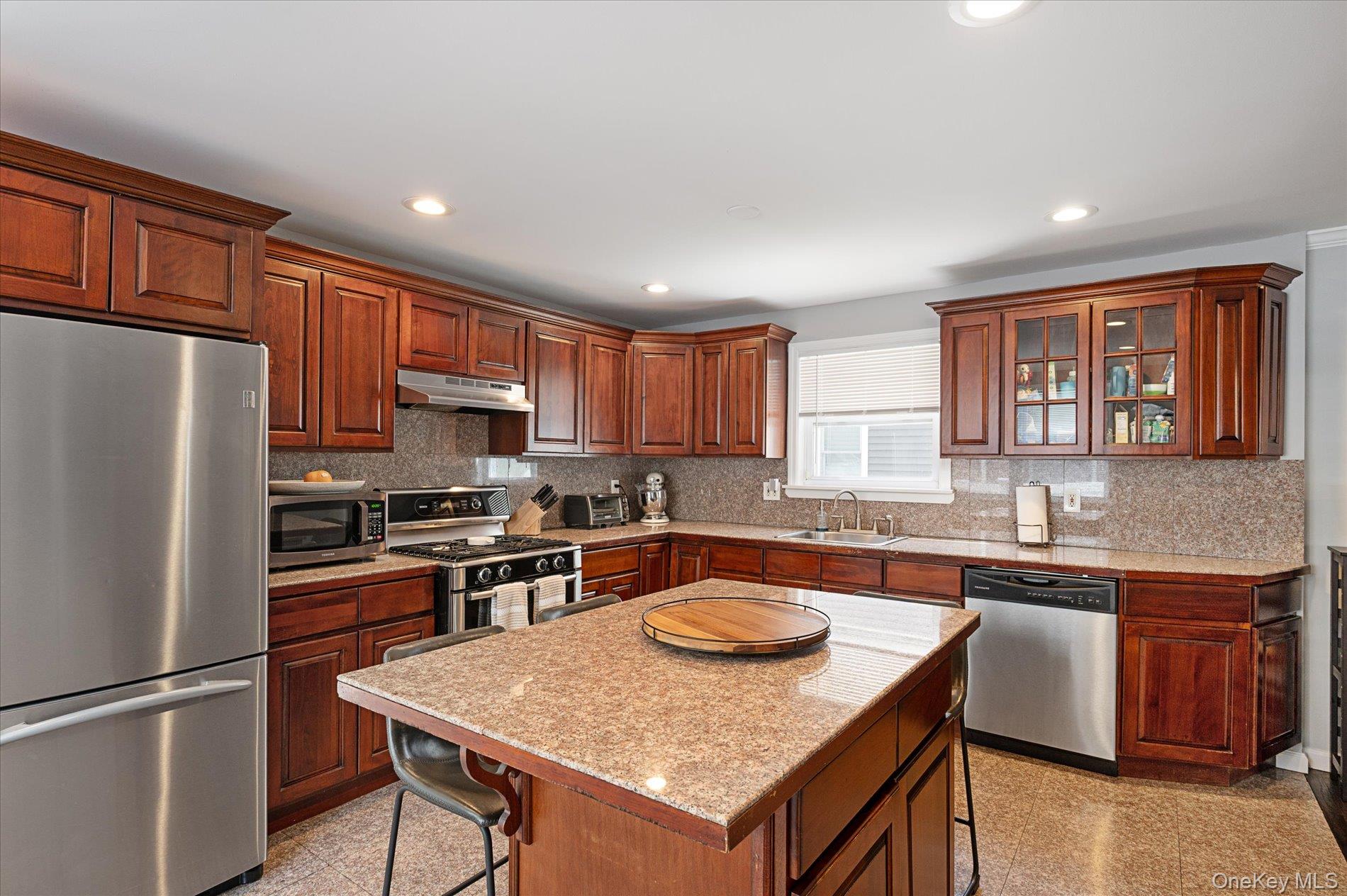 1735 Washington Avenue Property Photo 6