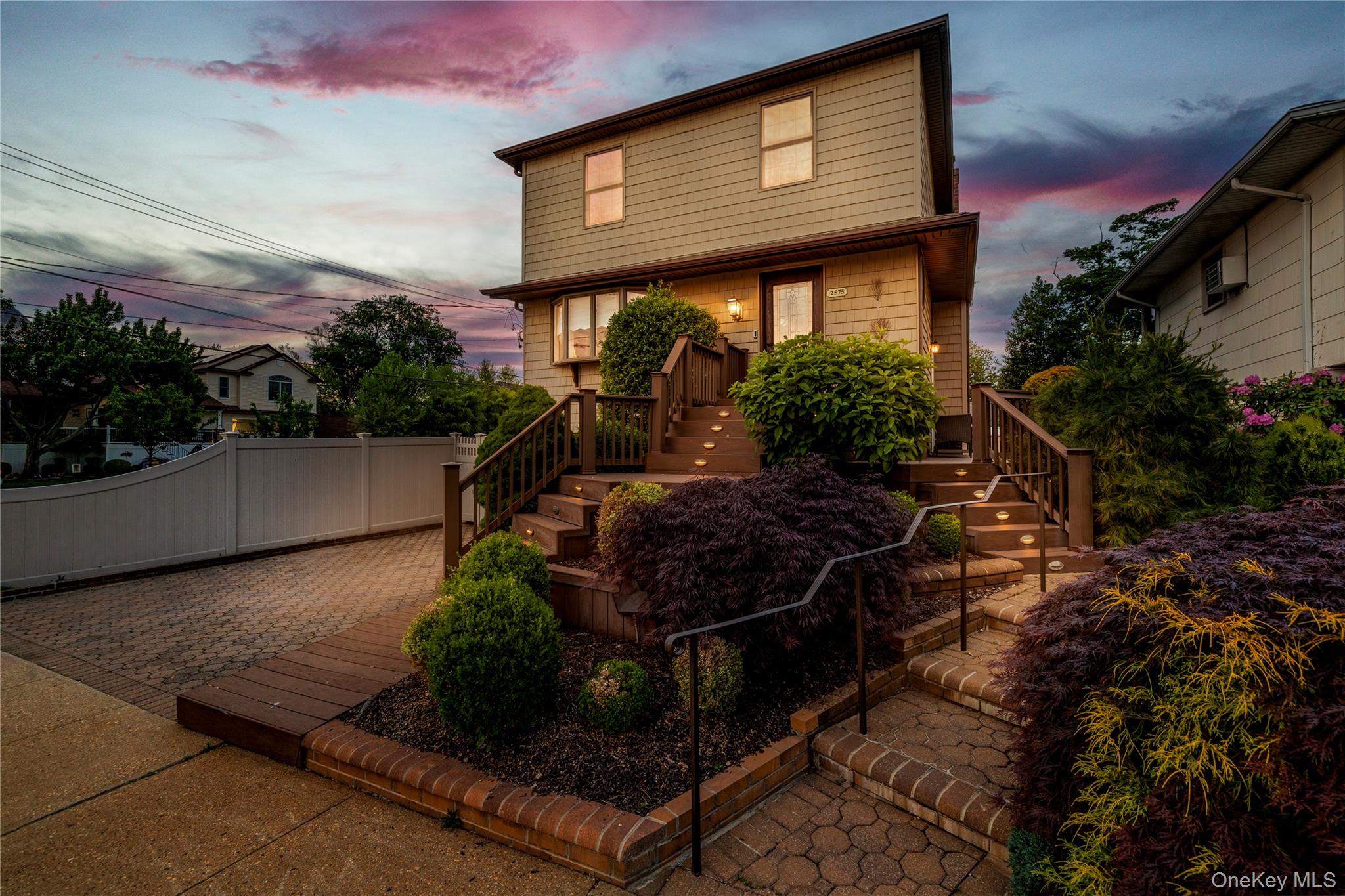 2575 Bayview Avenue Property Photo 1