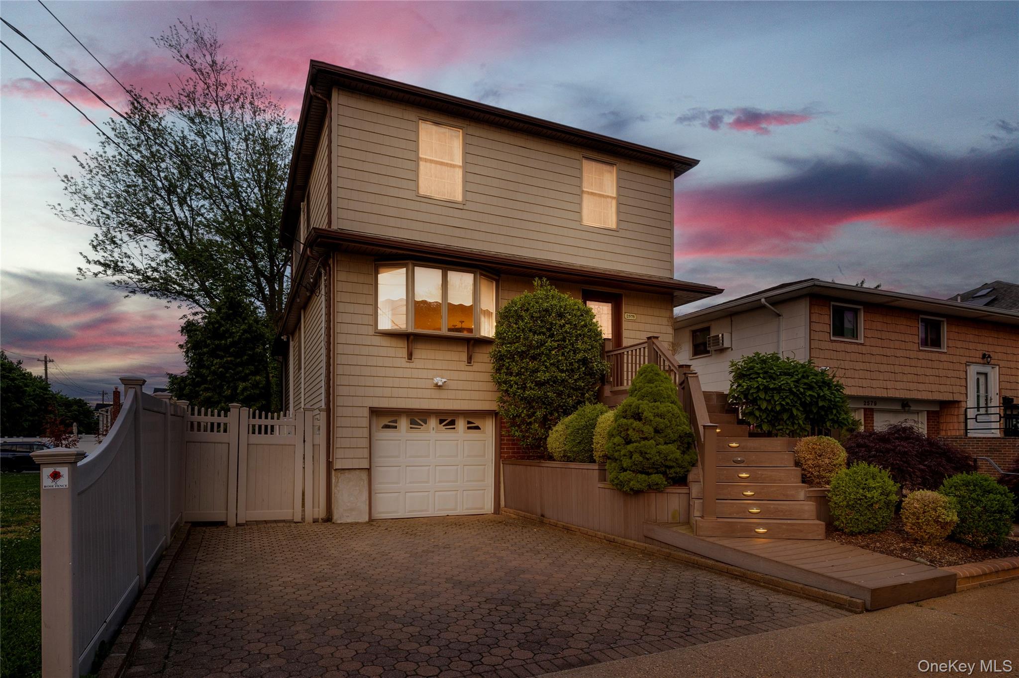 2575 Bayview Avenue Property Photo 2