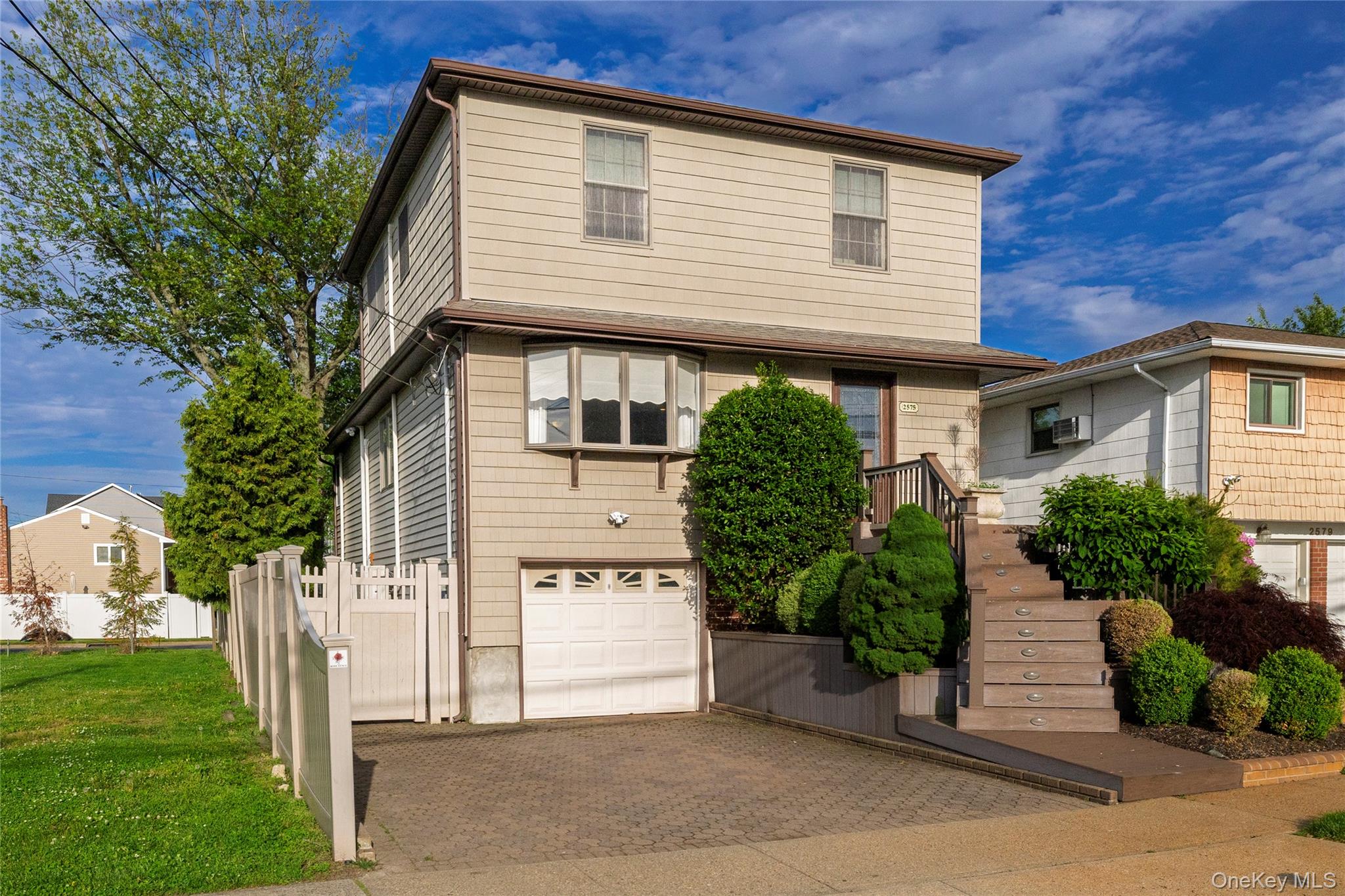 2575 Bayview Avenue Property Photo 4