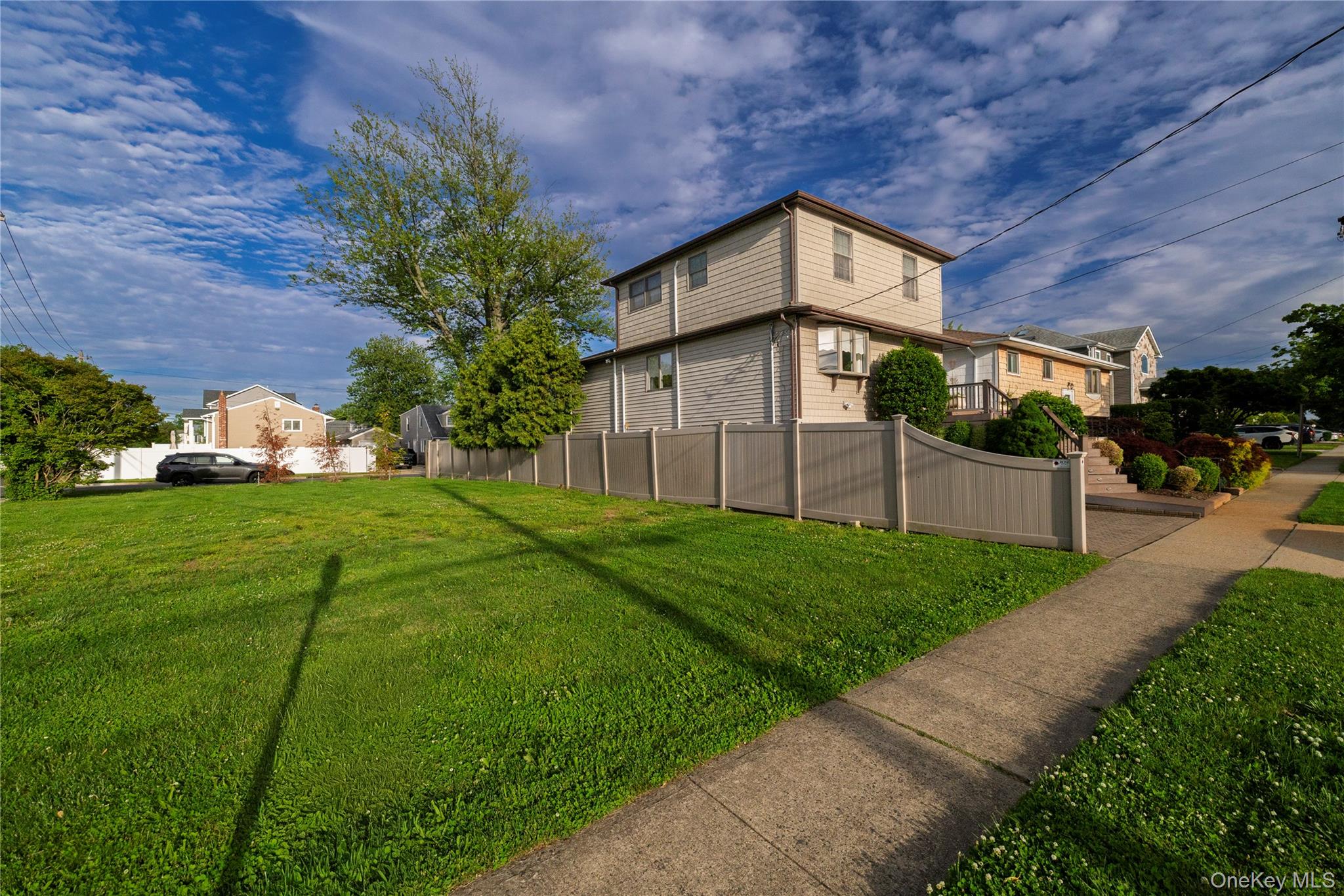 2575 Bayview Avenue Property Photo 6
