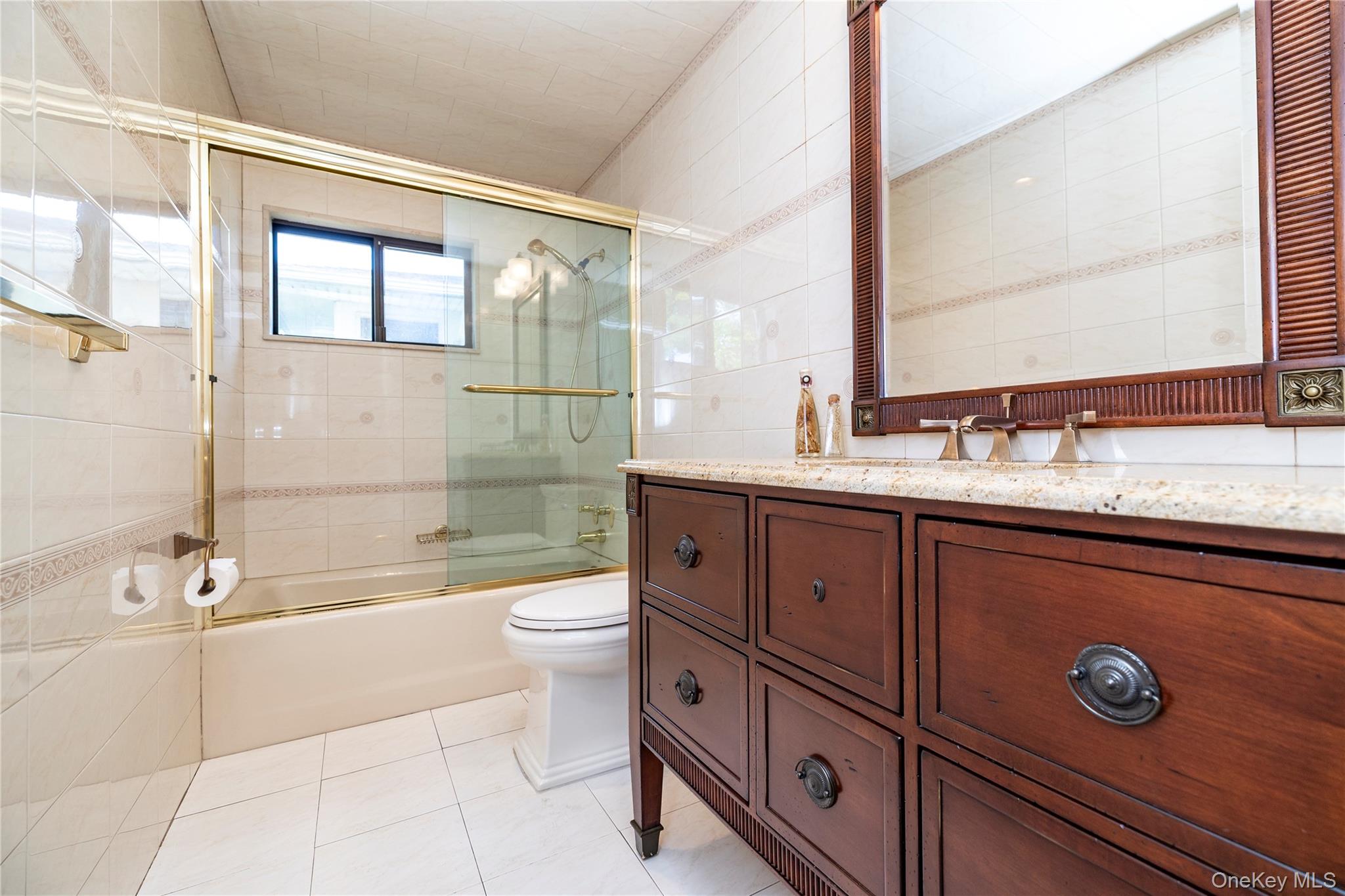 2575 Bayview Avenue Property Photo 21