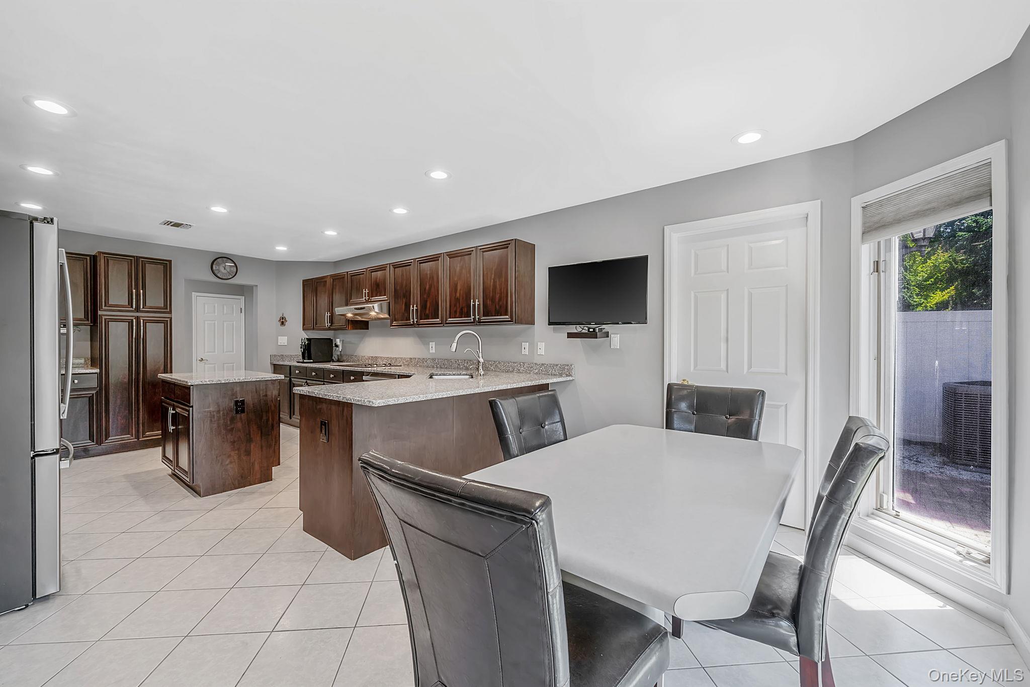 86 Hamlet Drive Property Photo 14