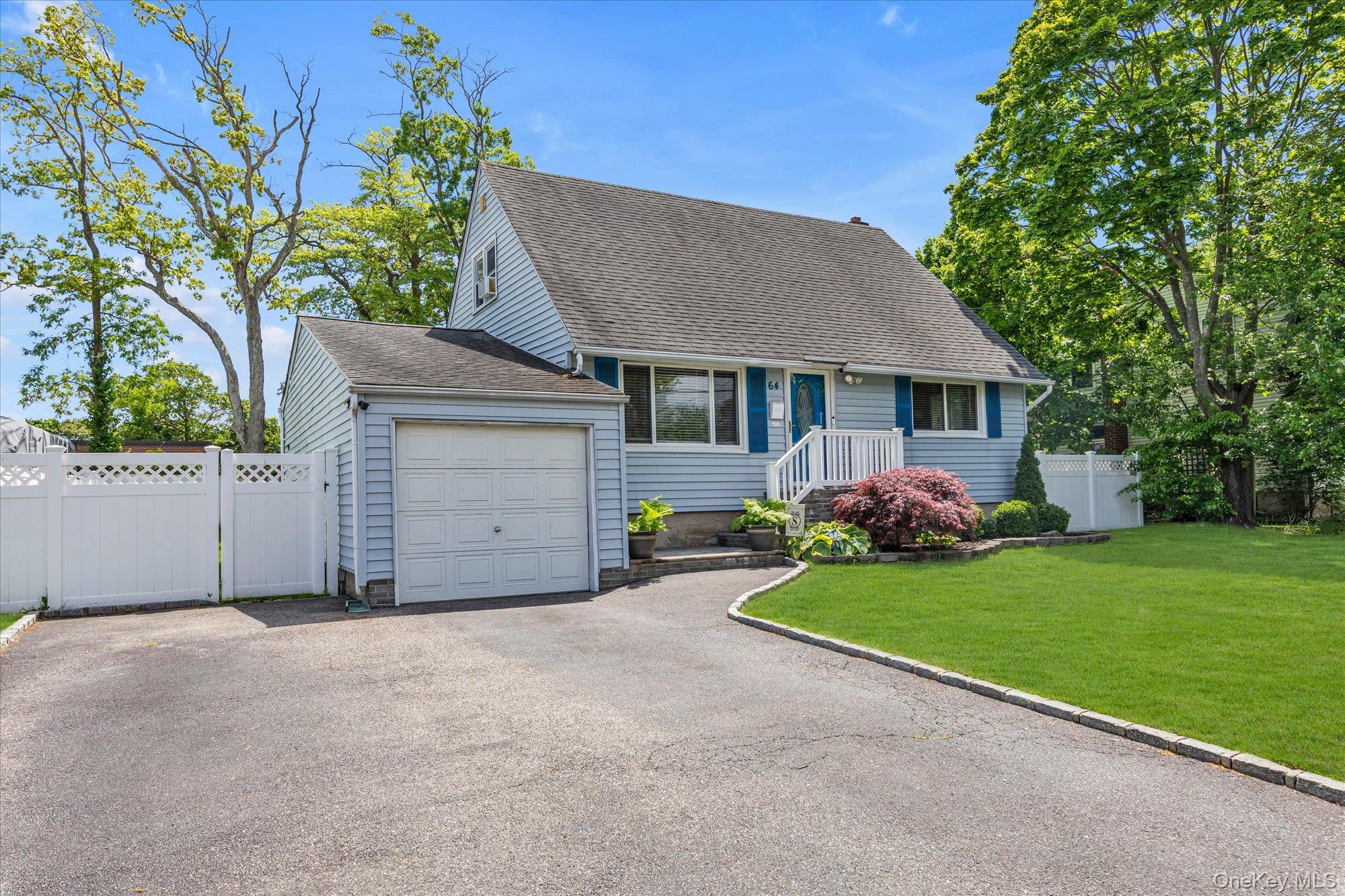 64 Kobb Boulevard Property Photo 2