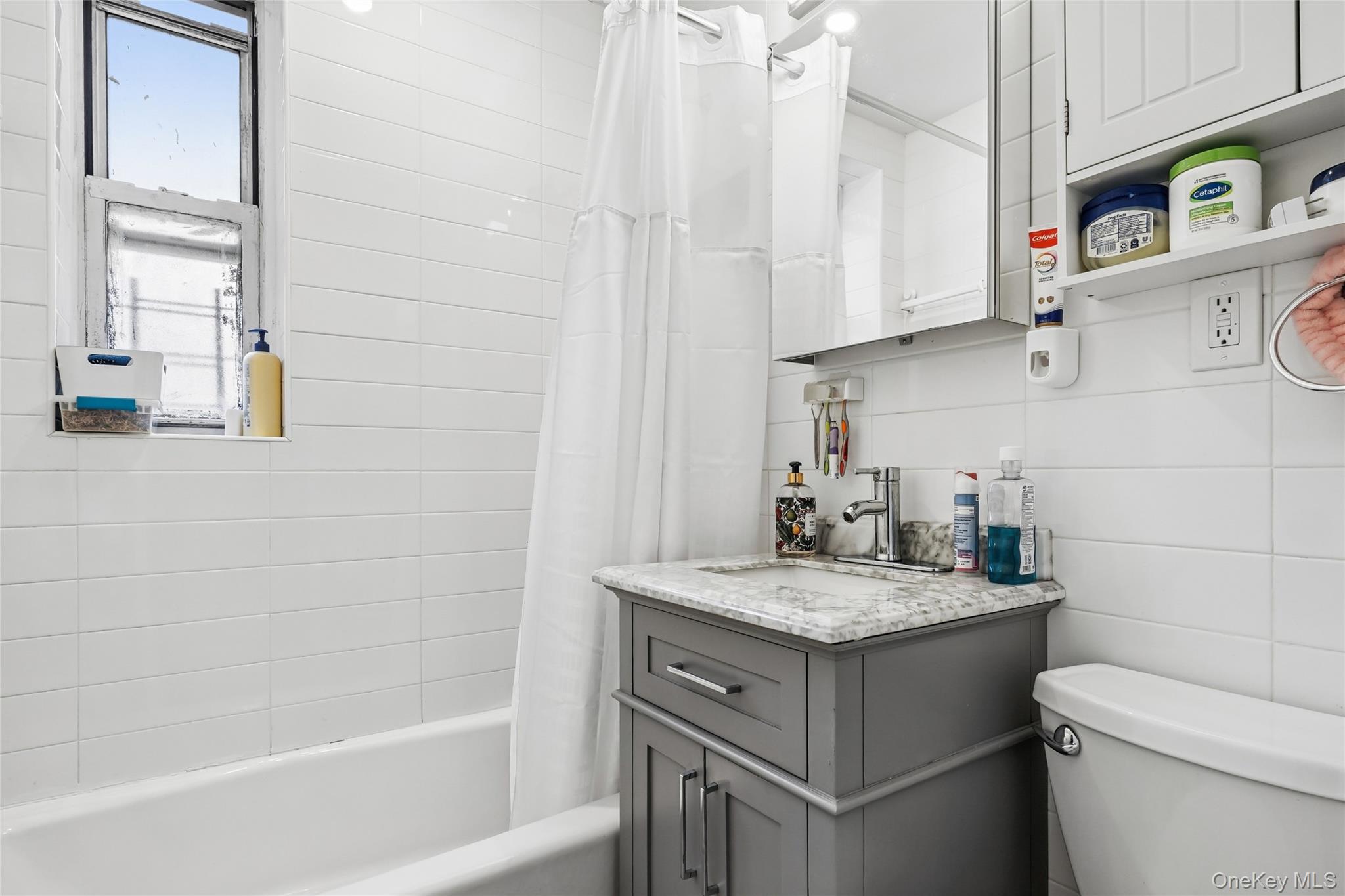 76-10 34th Avenue 3h Property Photo 8