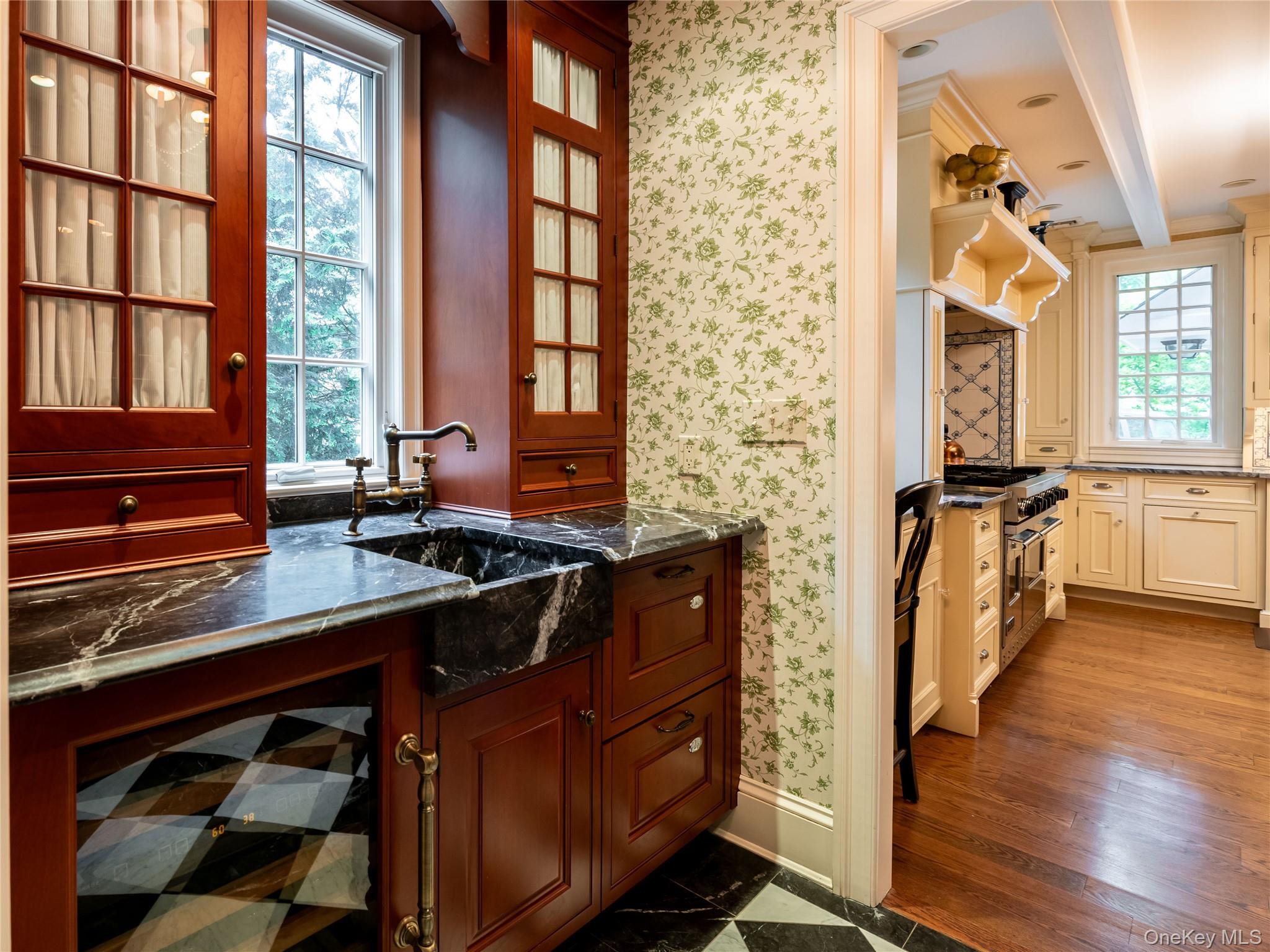 170 Manhasset Woods Road Property Photo 11