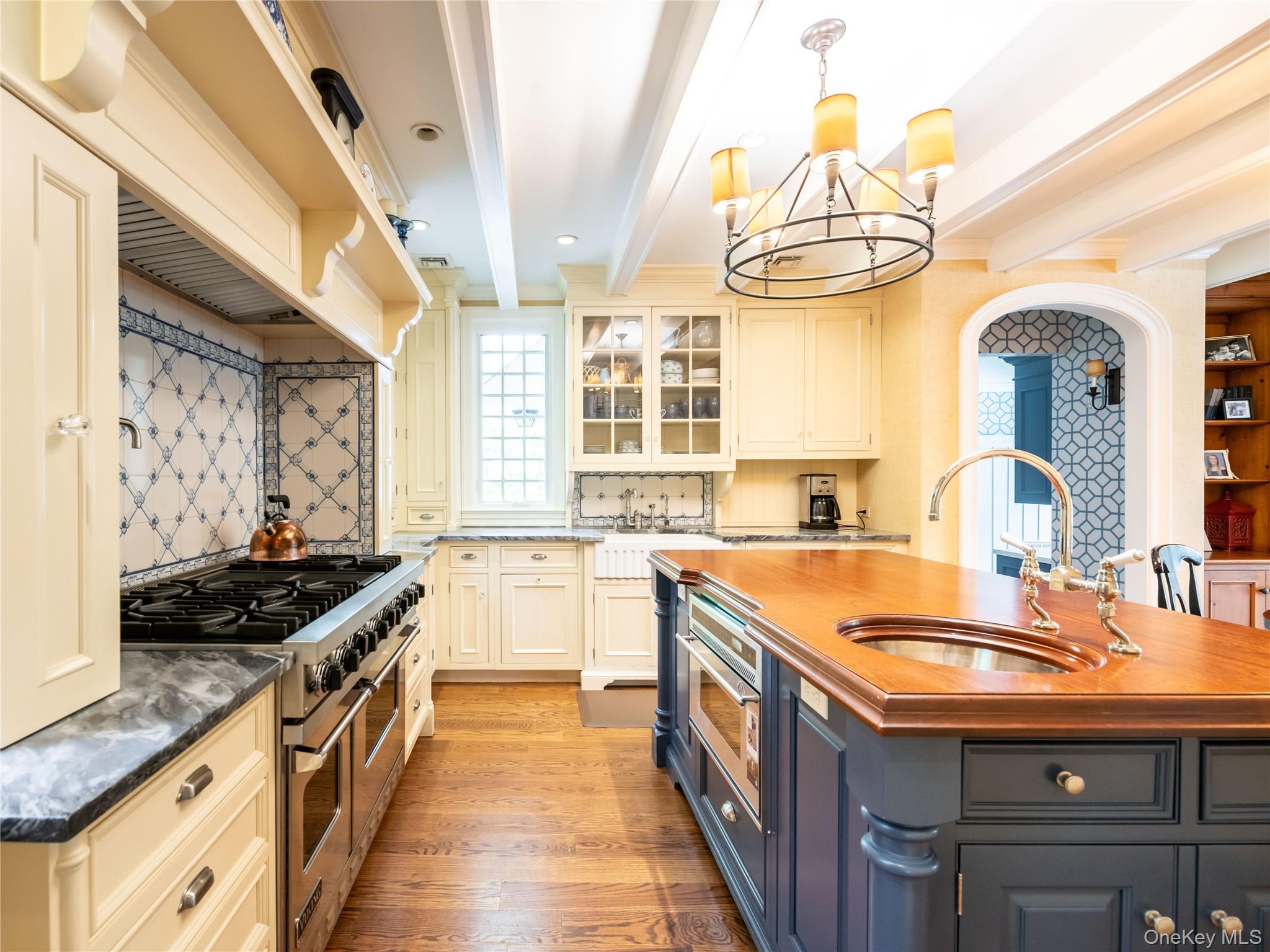 170 Manhasset Woods Road Property Photo 13