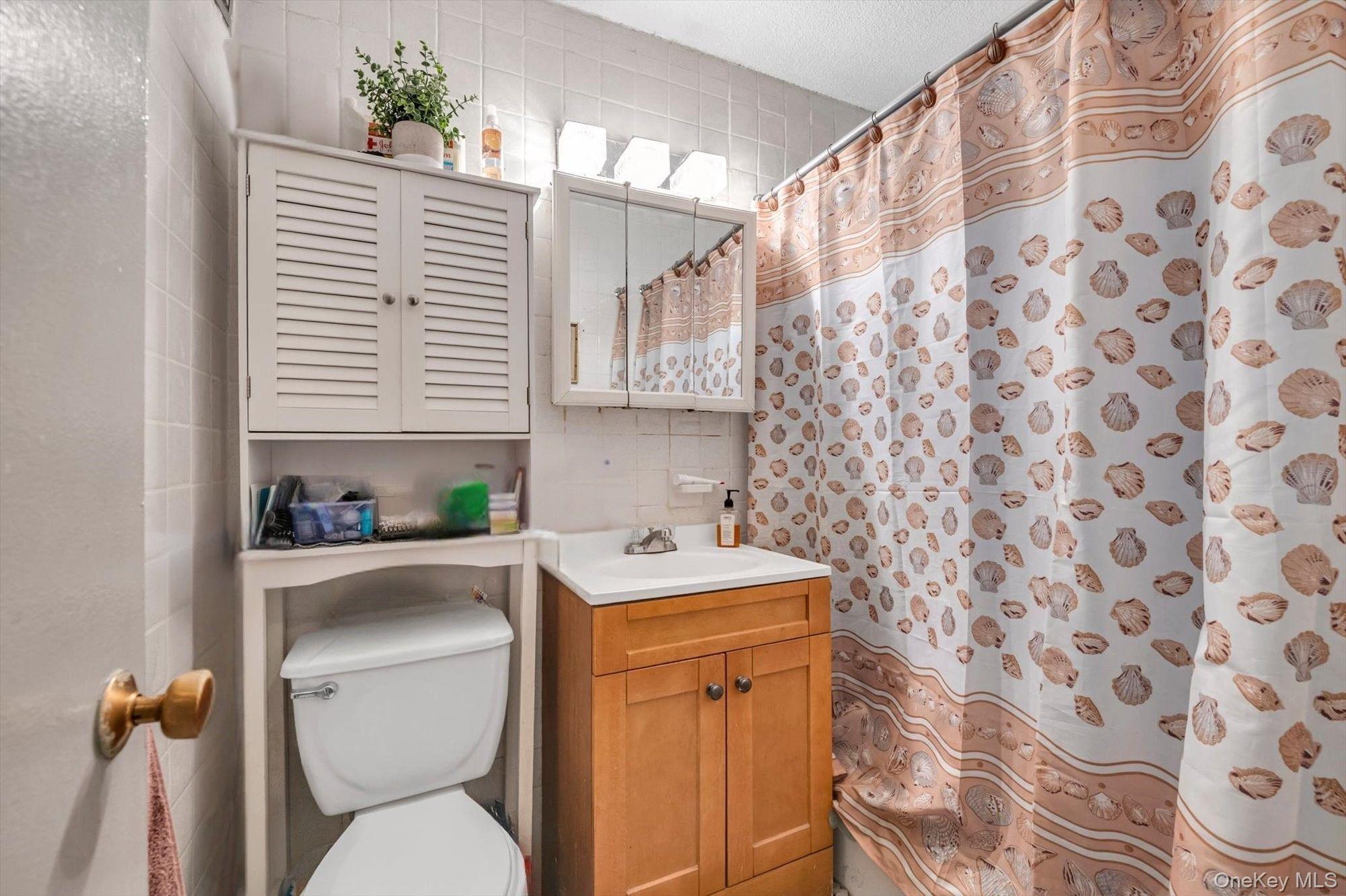 2550 Olinville Avenue 4e Property Photo 5