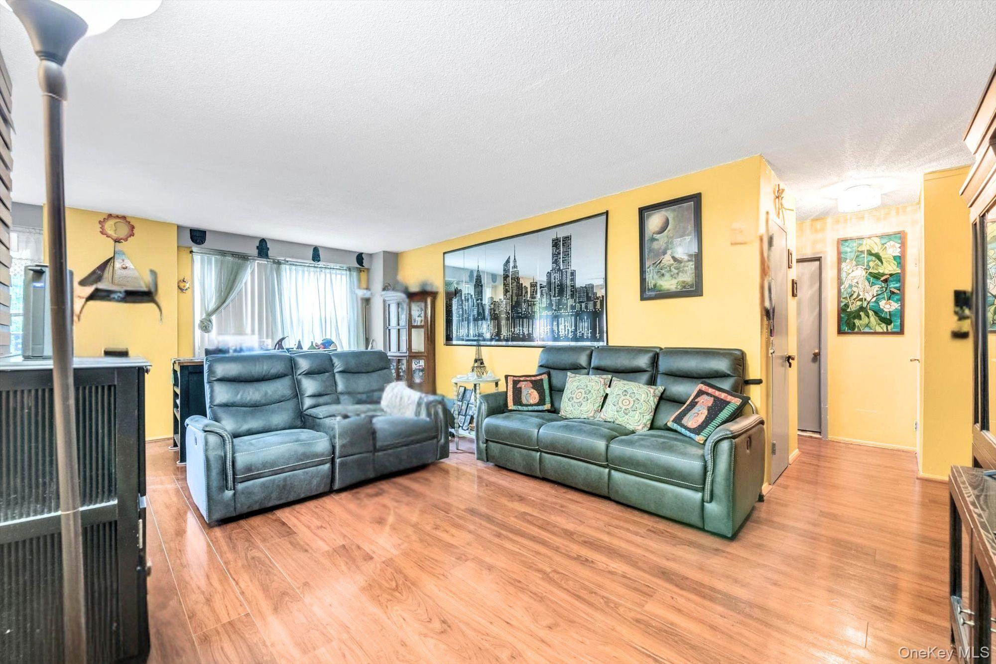 2550 Olinville Avenue 4e Property Photo 9