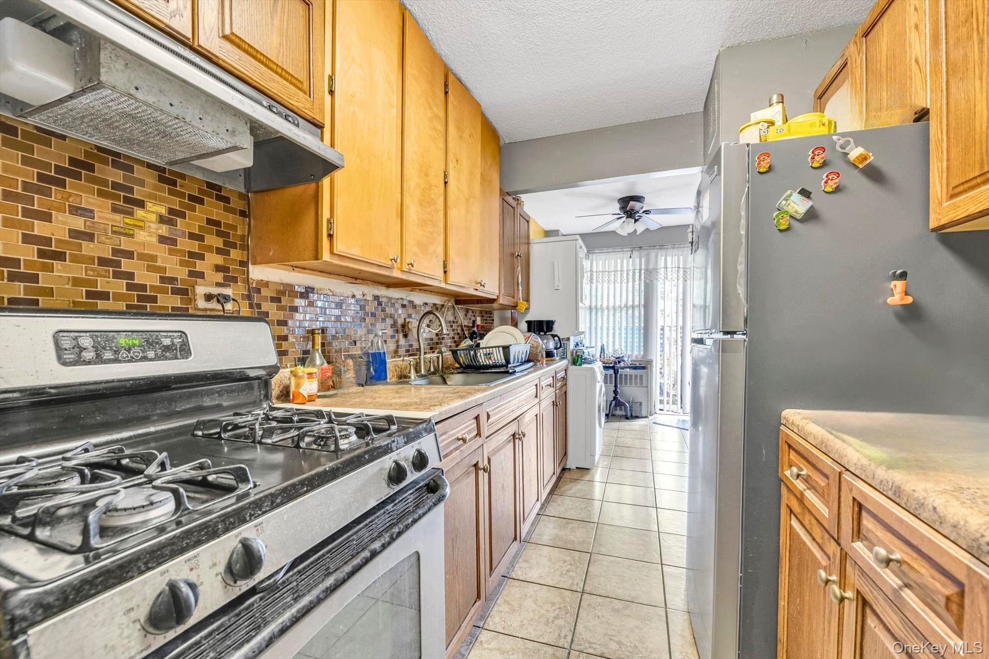 2550 Olinville Avenue 4e Property Photo 14
