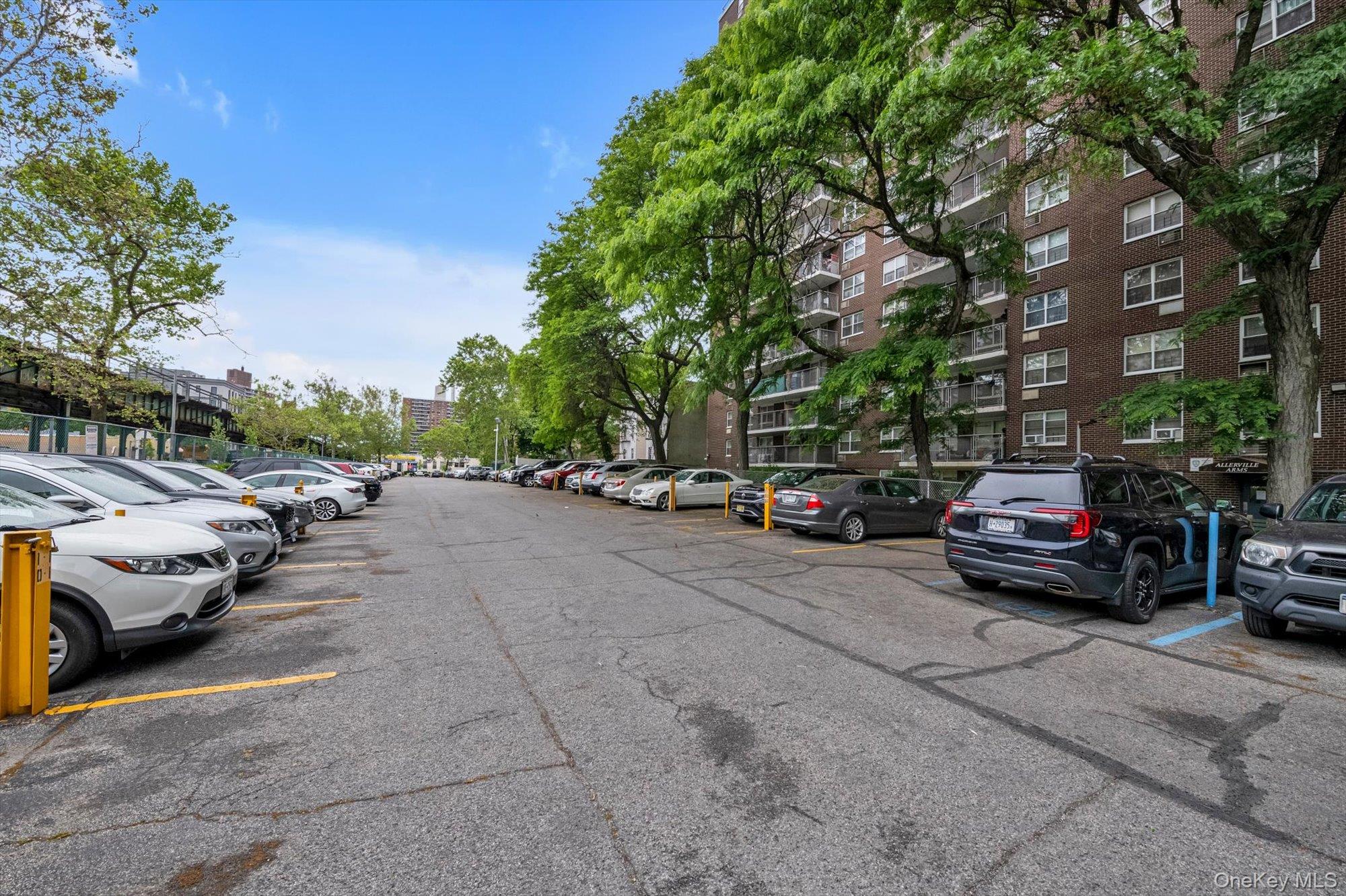 2550 Olinville Avenue 4e Property Photo 17
