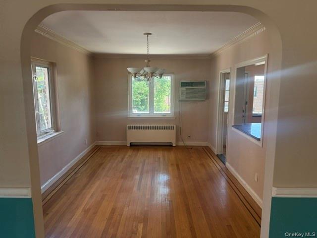 1922 Hering Avenue Property Photo 5