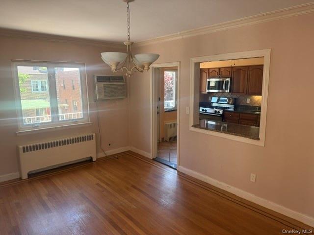 1922 Hering Avenue Property Photo 6