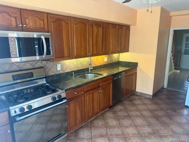 1922 Hering Avenue Property Photo 7