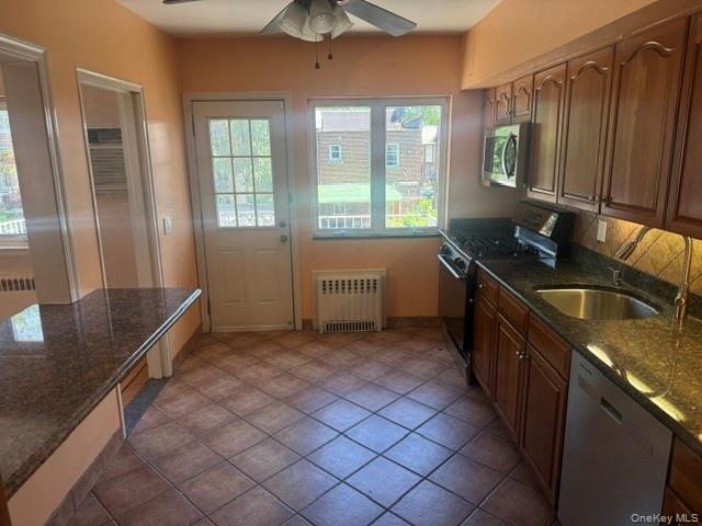 1922 Hering Avenue Property Photo 9