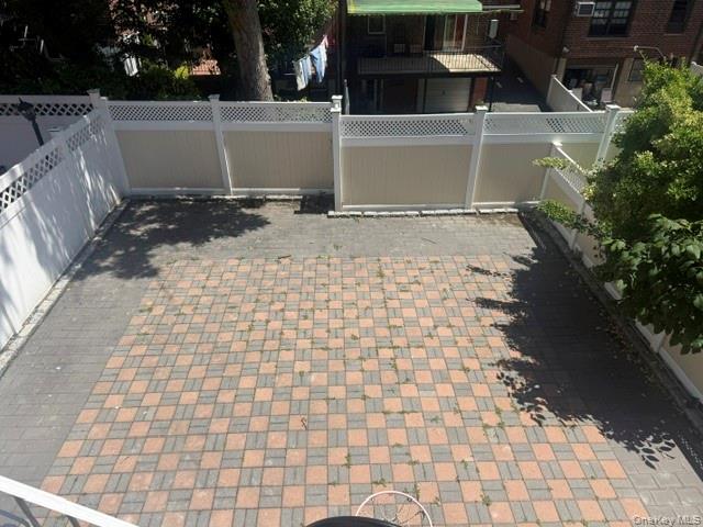 1922 Hering Avenue Property Photo 20