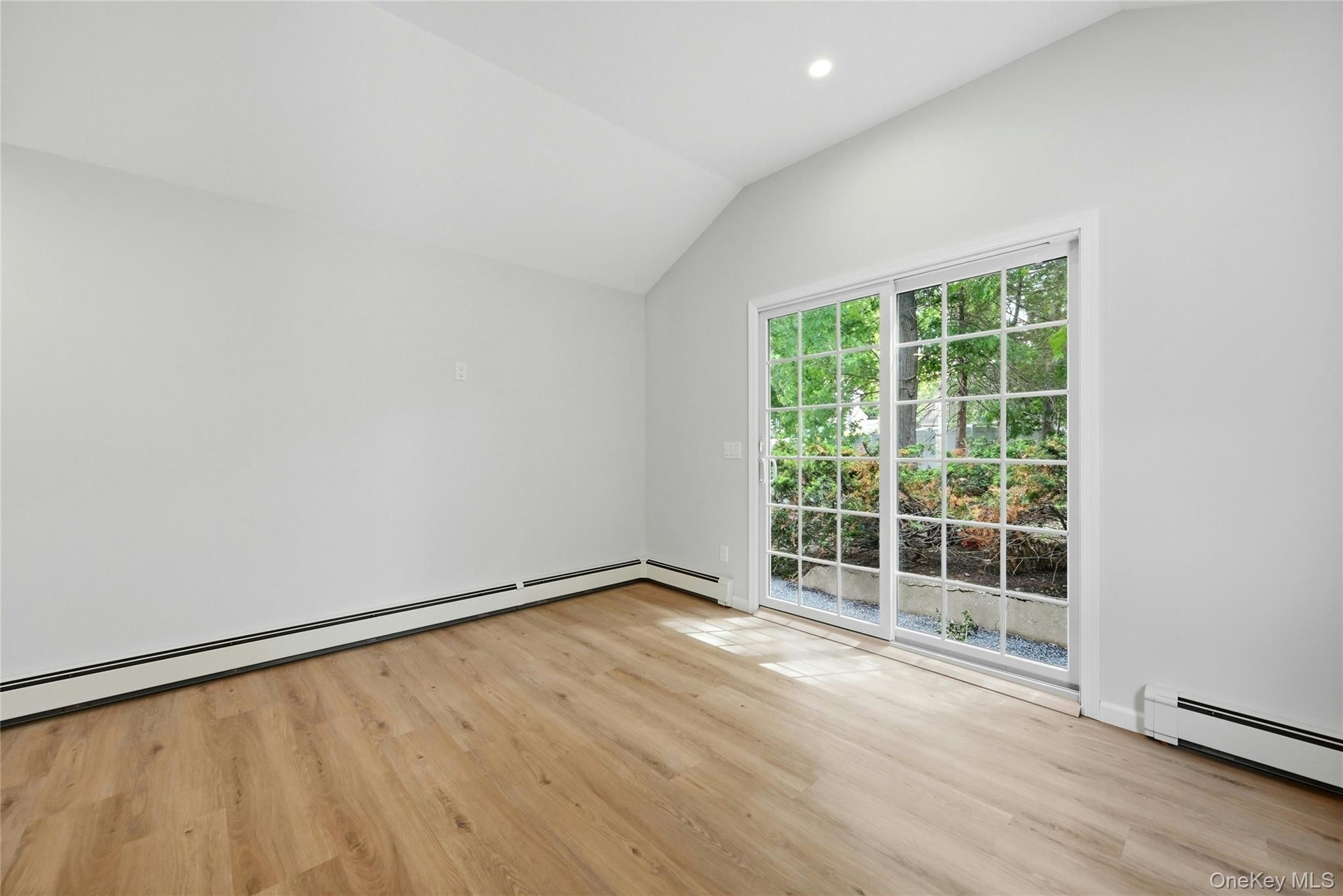 192 Iceland Drive Property Photo 13