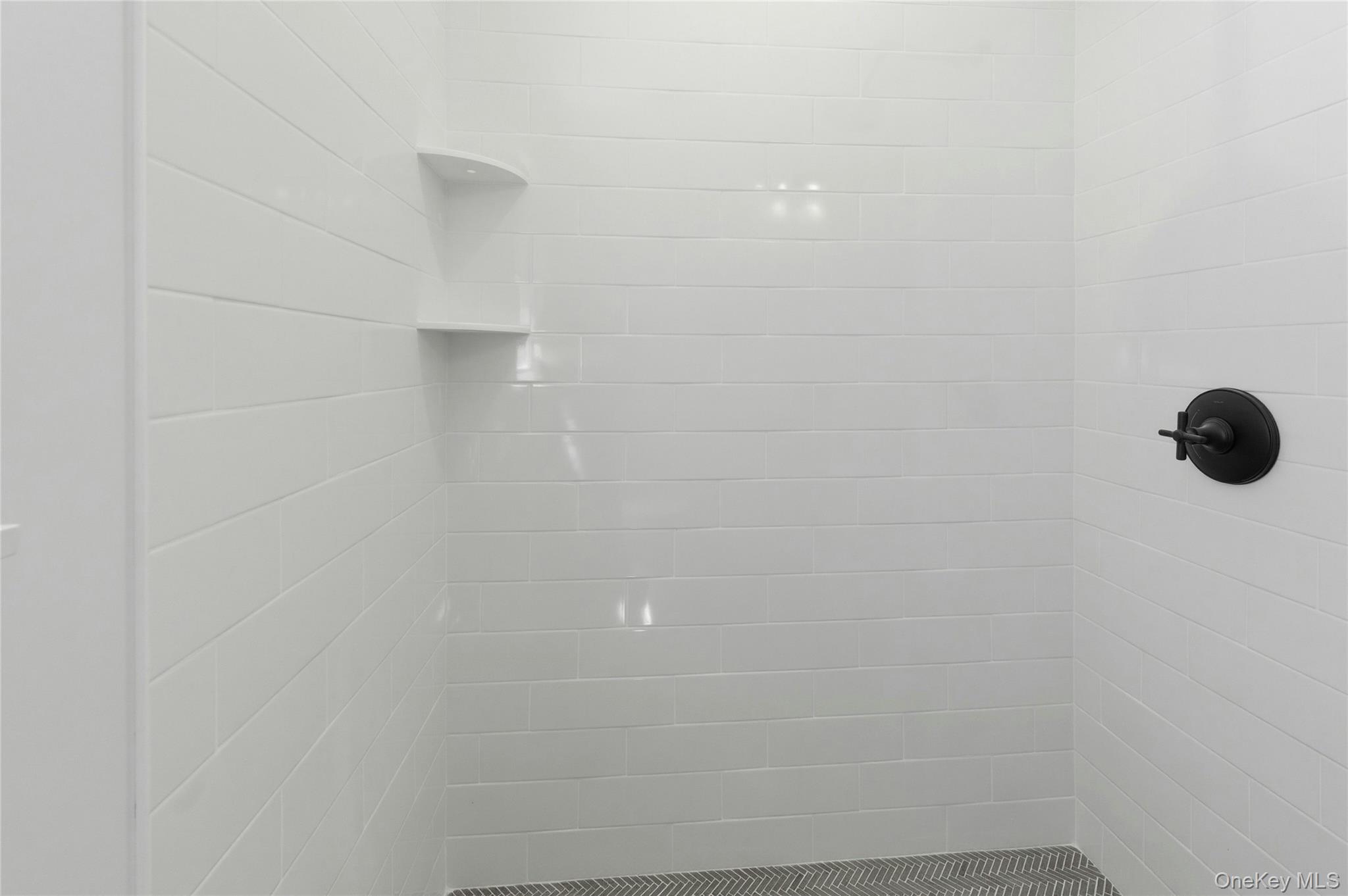 192 Iceland Drive Property Photo 24