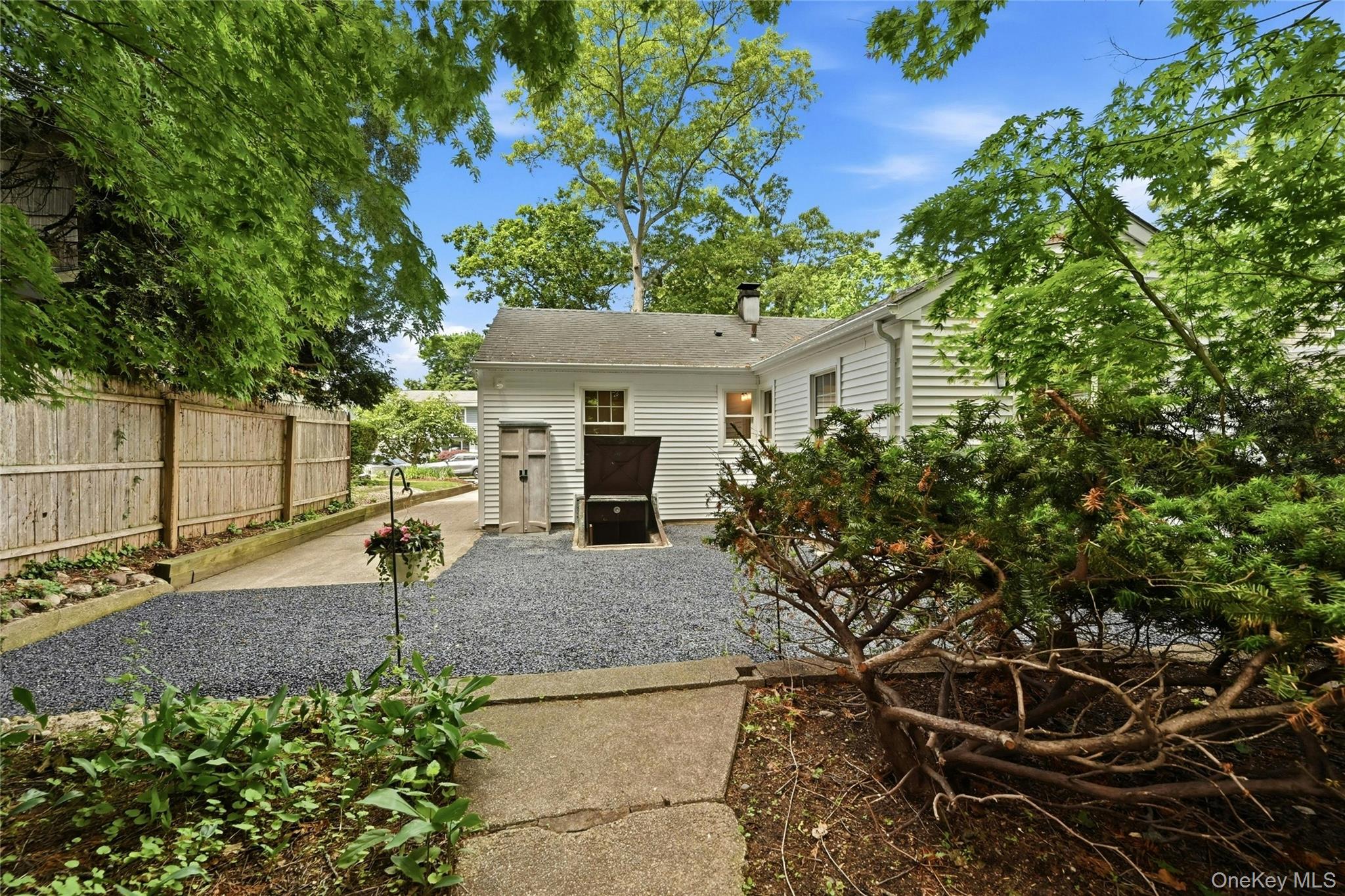 192 Iceland Drive Property Photo 32