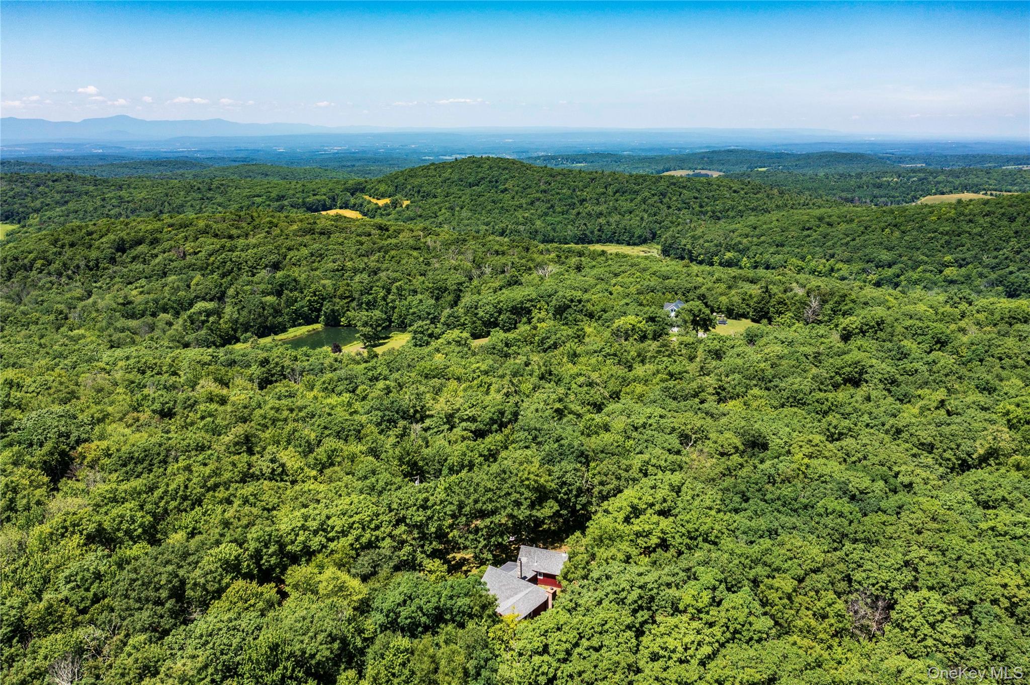 695 Wolf Hill Road Property Photo 2