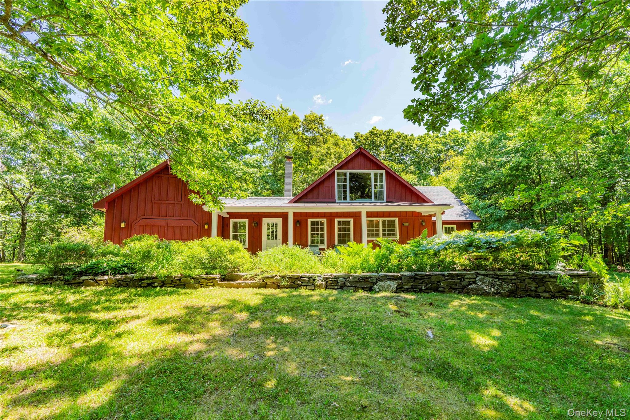 695 Wolf Hill Road Property Photo 3