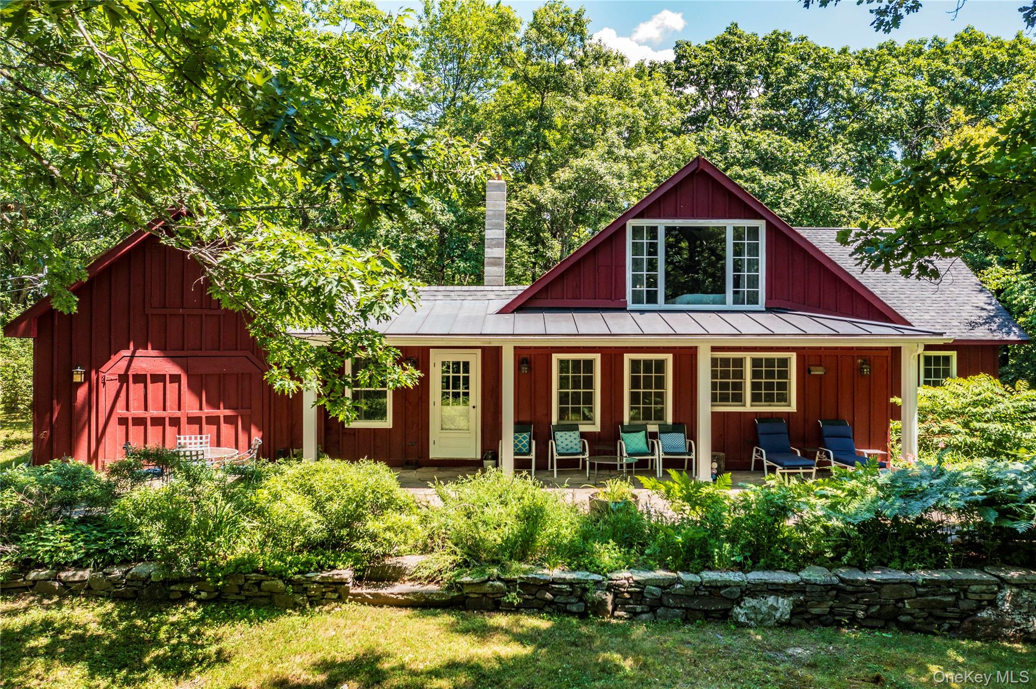 695 Wolf Hill Road Property Photo 4