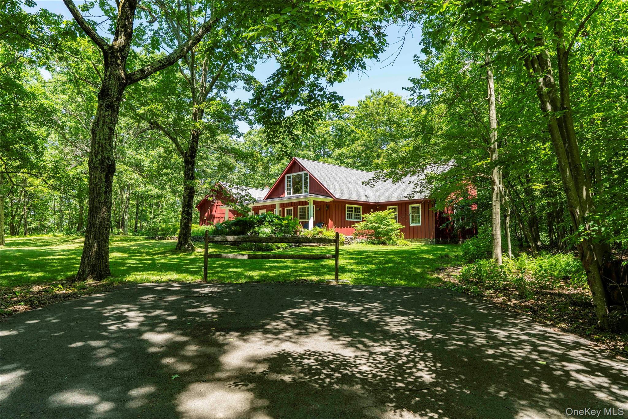 695 Wolf Hill Road Property Photo 6