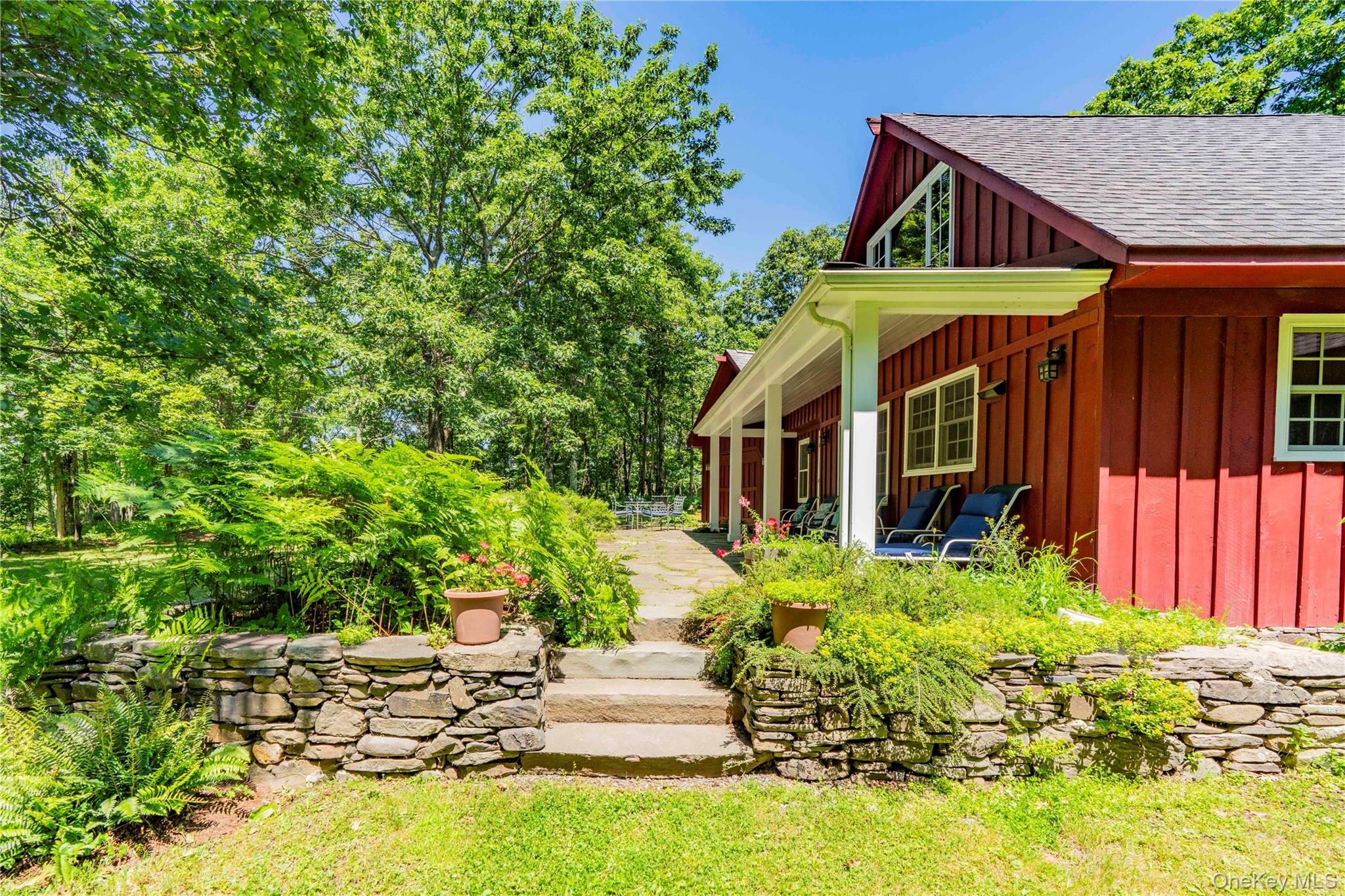 695 Wolf Hill Road Property Photo 8