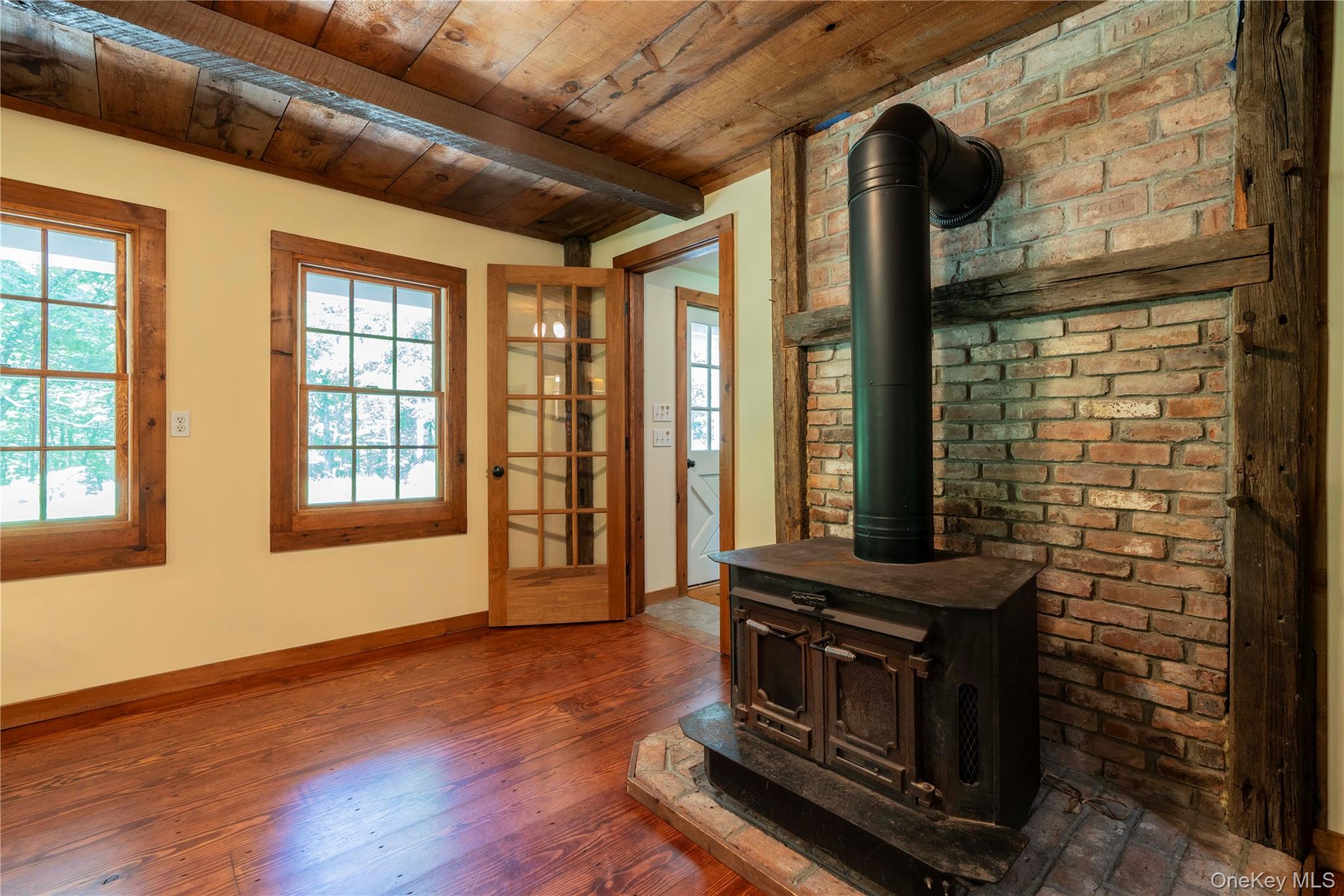 695 Wolf Hill Road Property Photo 16