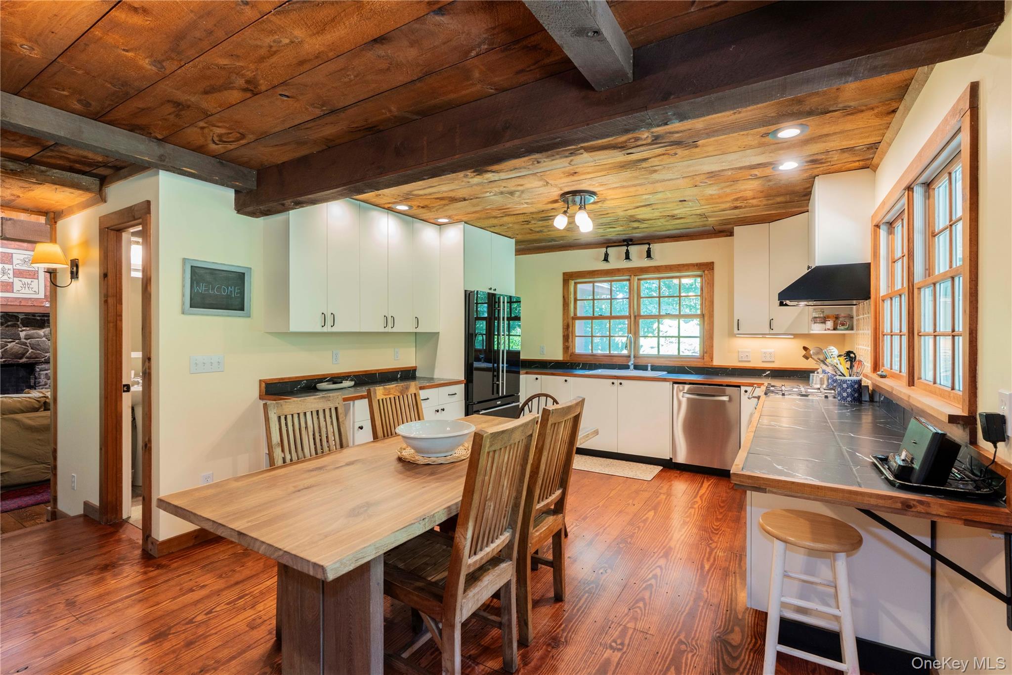 695 Wolf Hill Road Property Photo 17