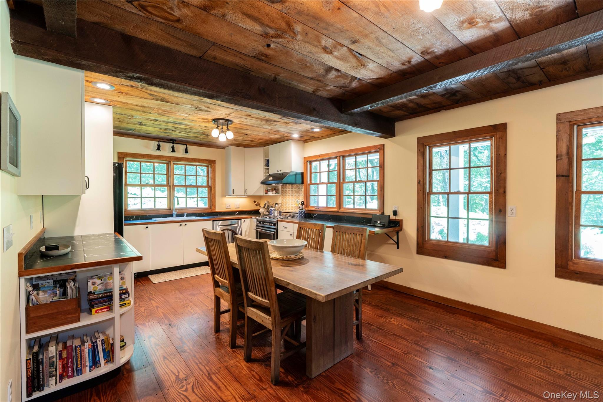 695 Wolf Hill Road Property Photo 18