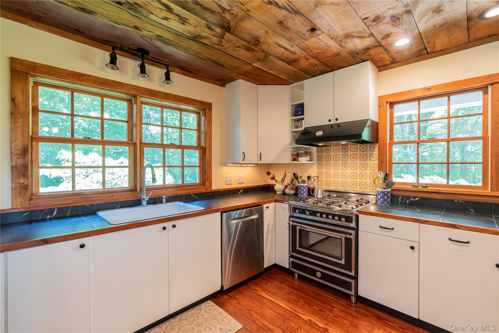 695 Wolf Hill Road Property Photo 19