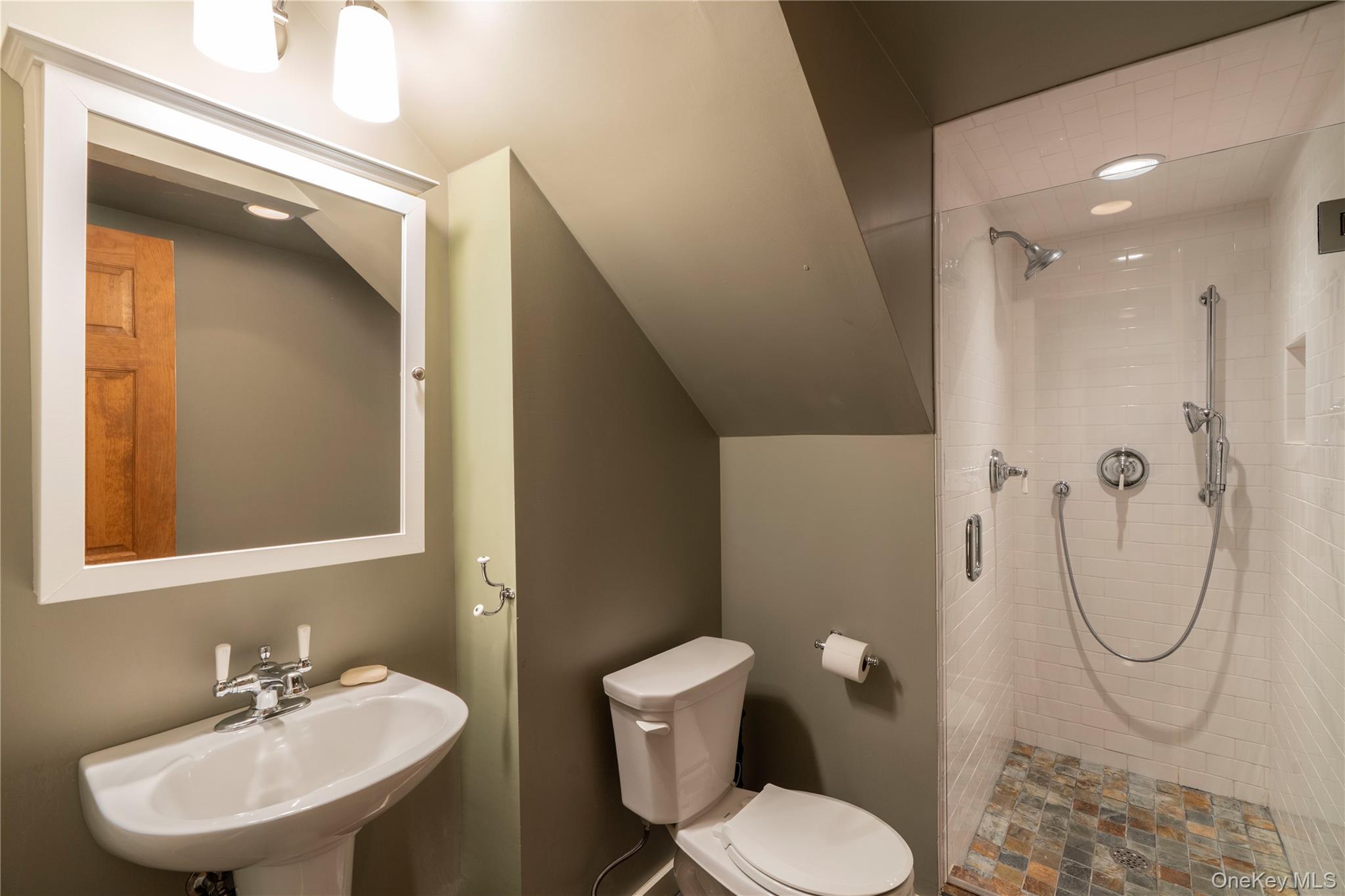 695 Wolf Hill Road Property Photo 36