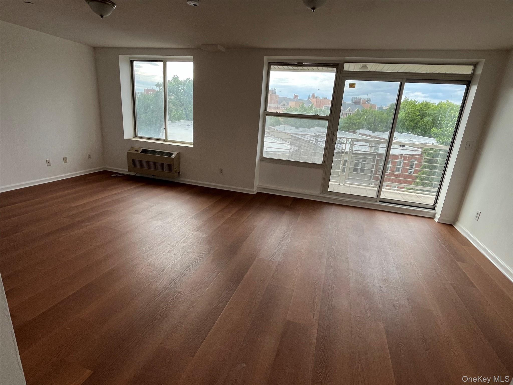 81-15 Queens Boulevard 4j Property Photo 3