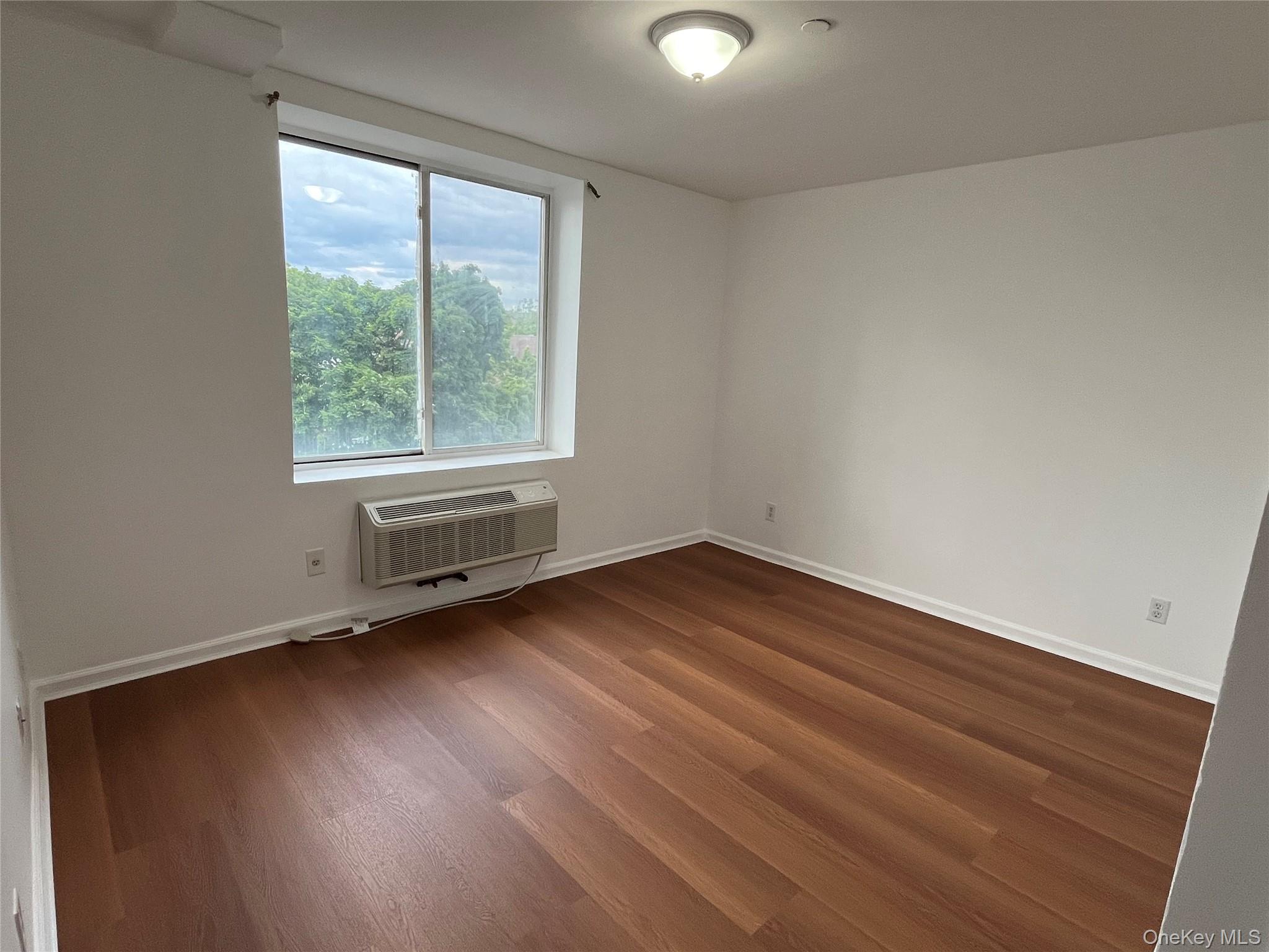 81-15 Queens Boulevard 4j Property Photo 5