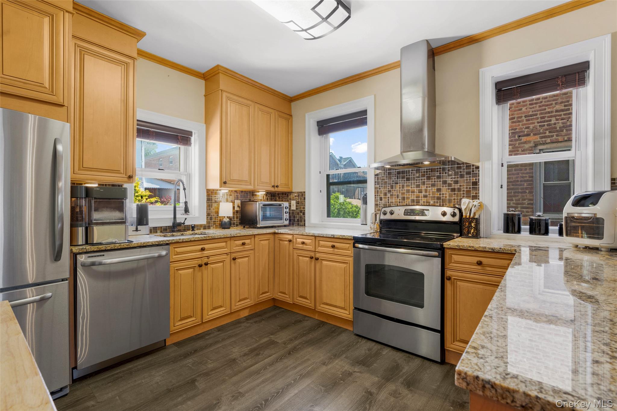 15 E 235th Street Property Photo 12