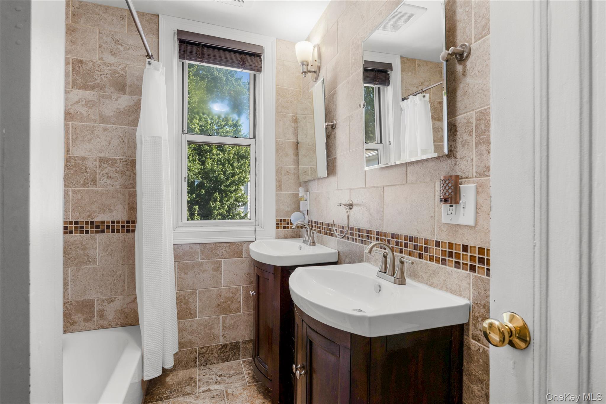 15 E 235th Street Property Photo 16
