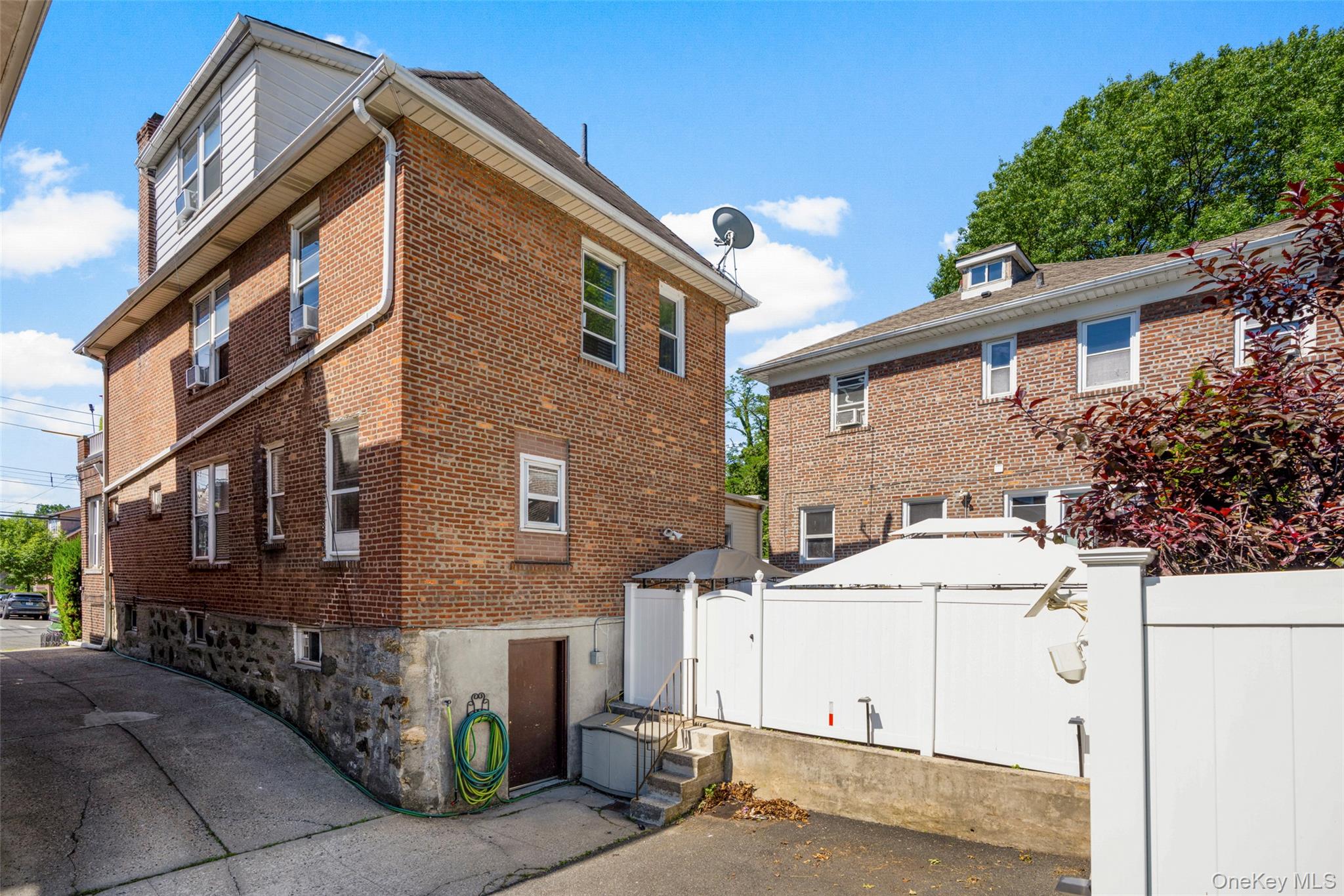 15 E 235th Street Property Photo 32