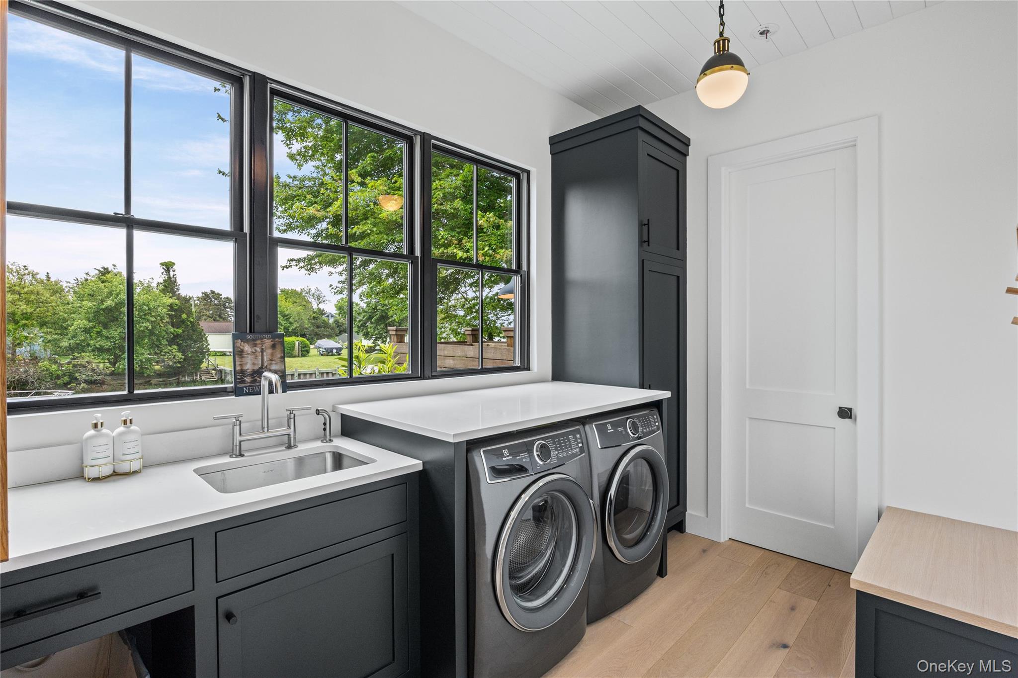 405 Williamsburgh Drive Property Photo 14