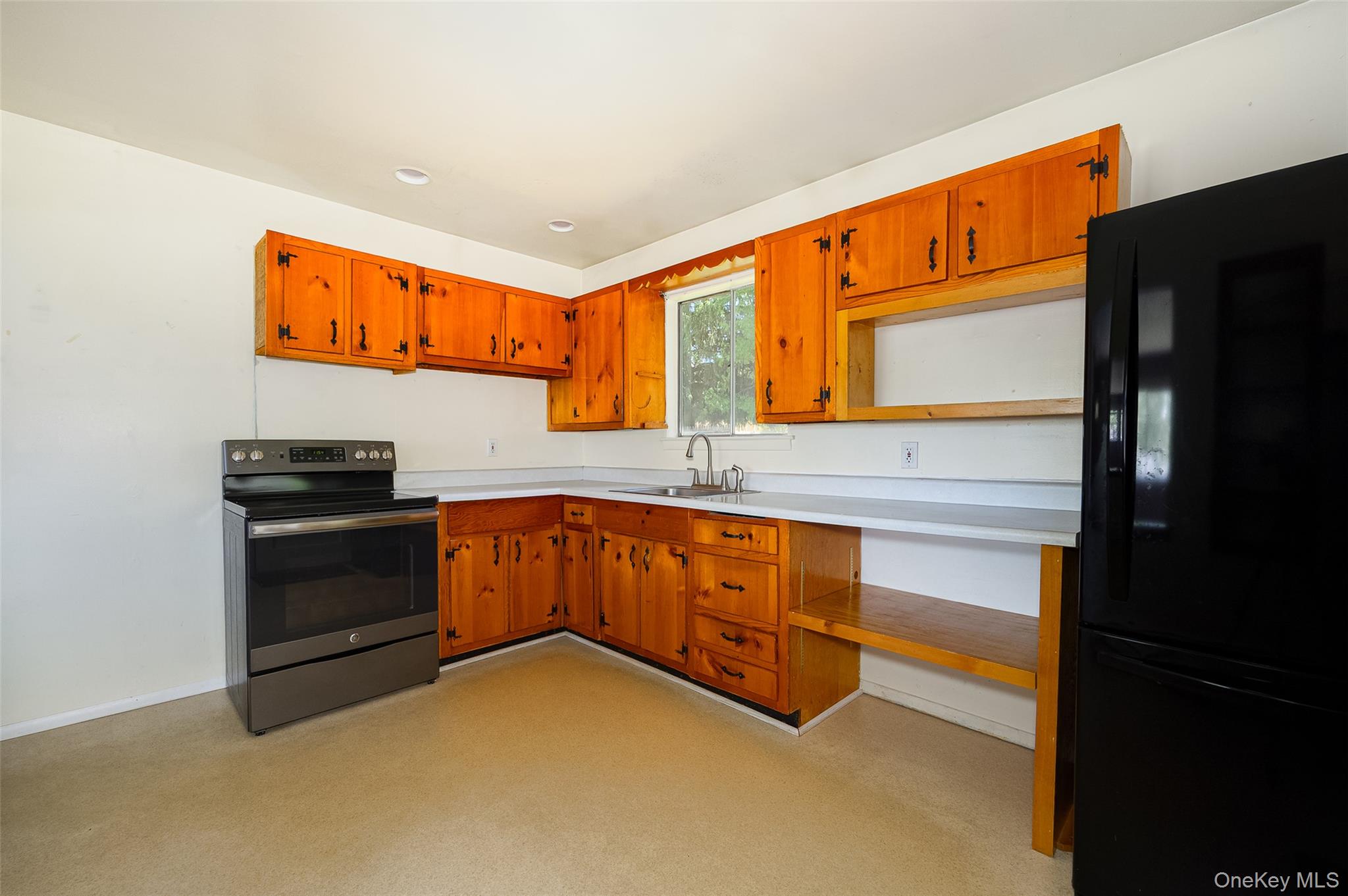 22 Howland Avenue Property Photo 4