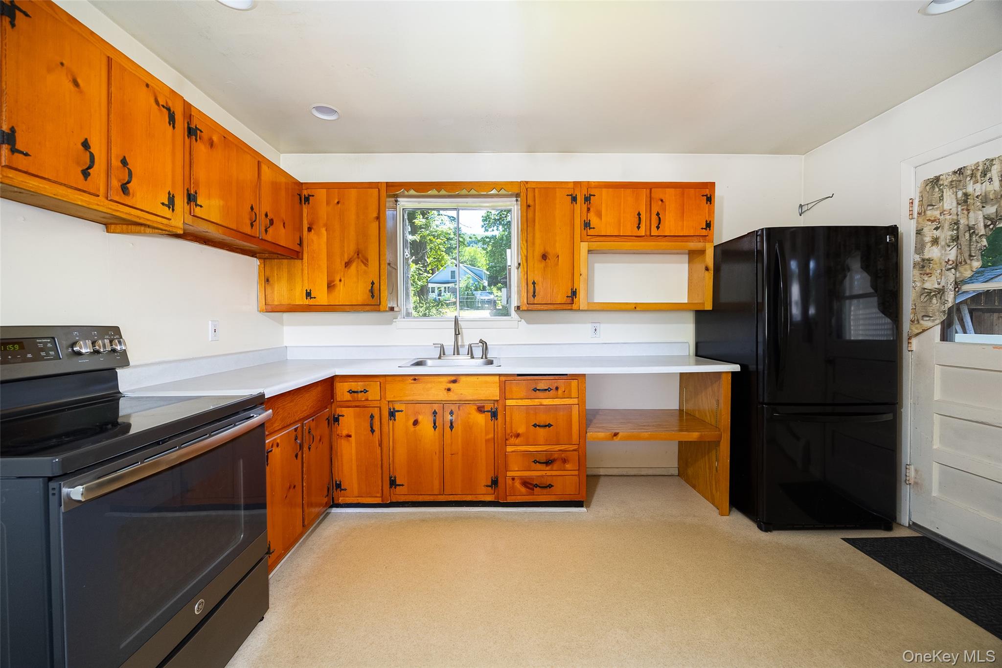 22 Howland Avenue Property Photo 6